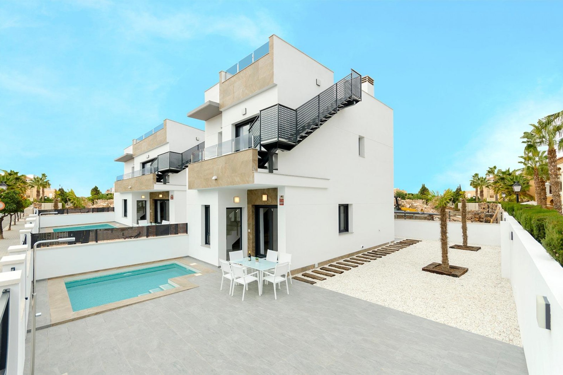 Neue Gebäude - Chalet -
Torrevieja - Torretas