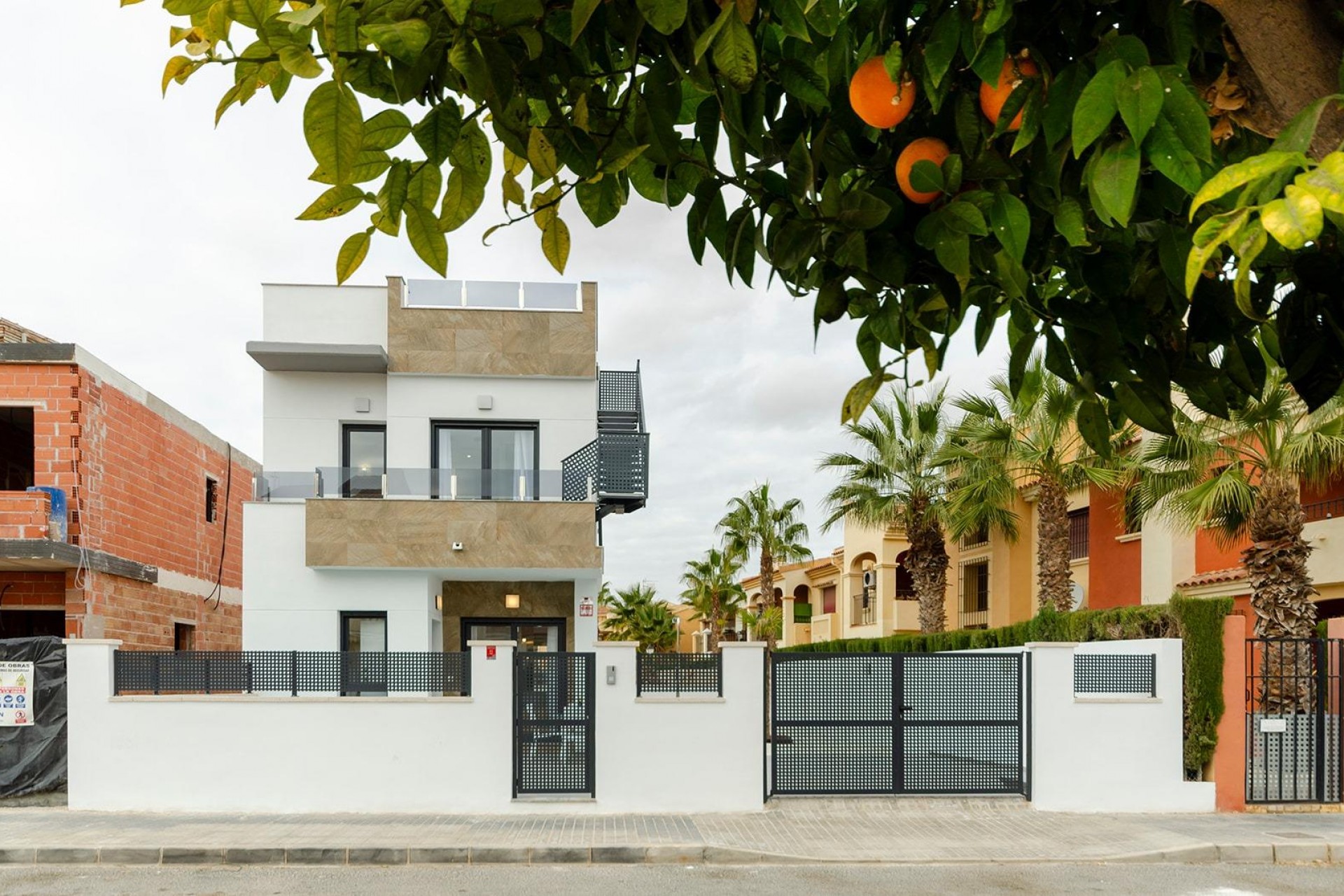 Neue Gebäude - Chalet -
Torrevieja - Torretas