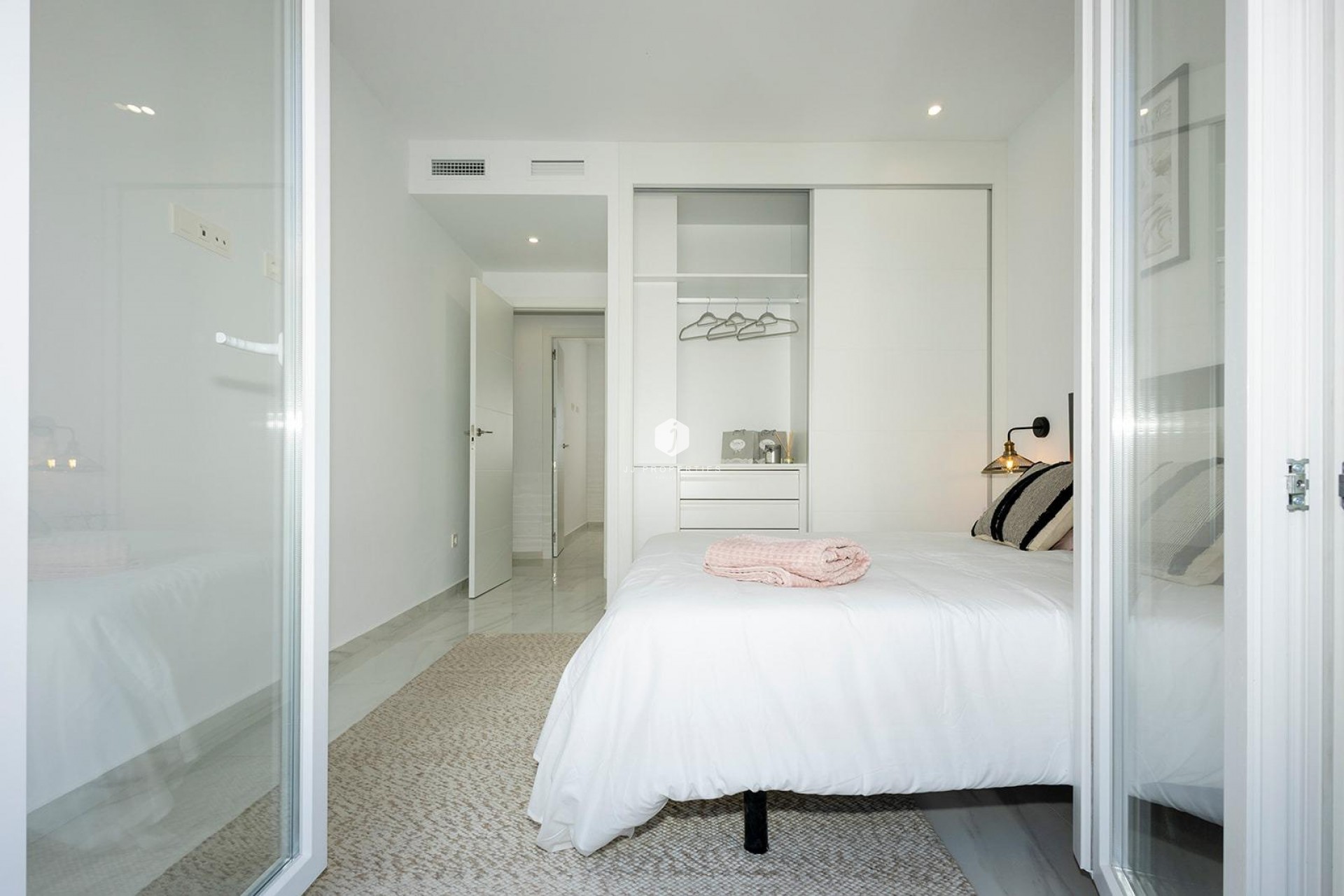 Neue Gebäude - Wohnung -
Jacarilla - pueblo