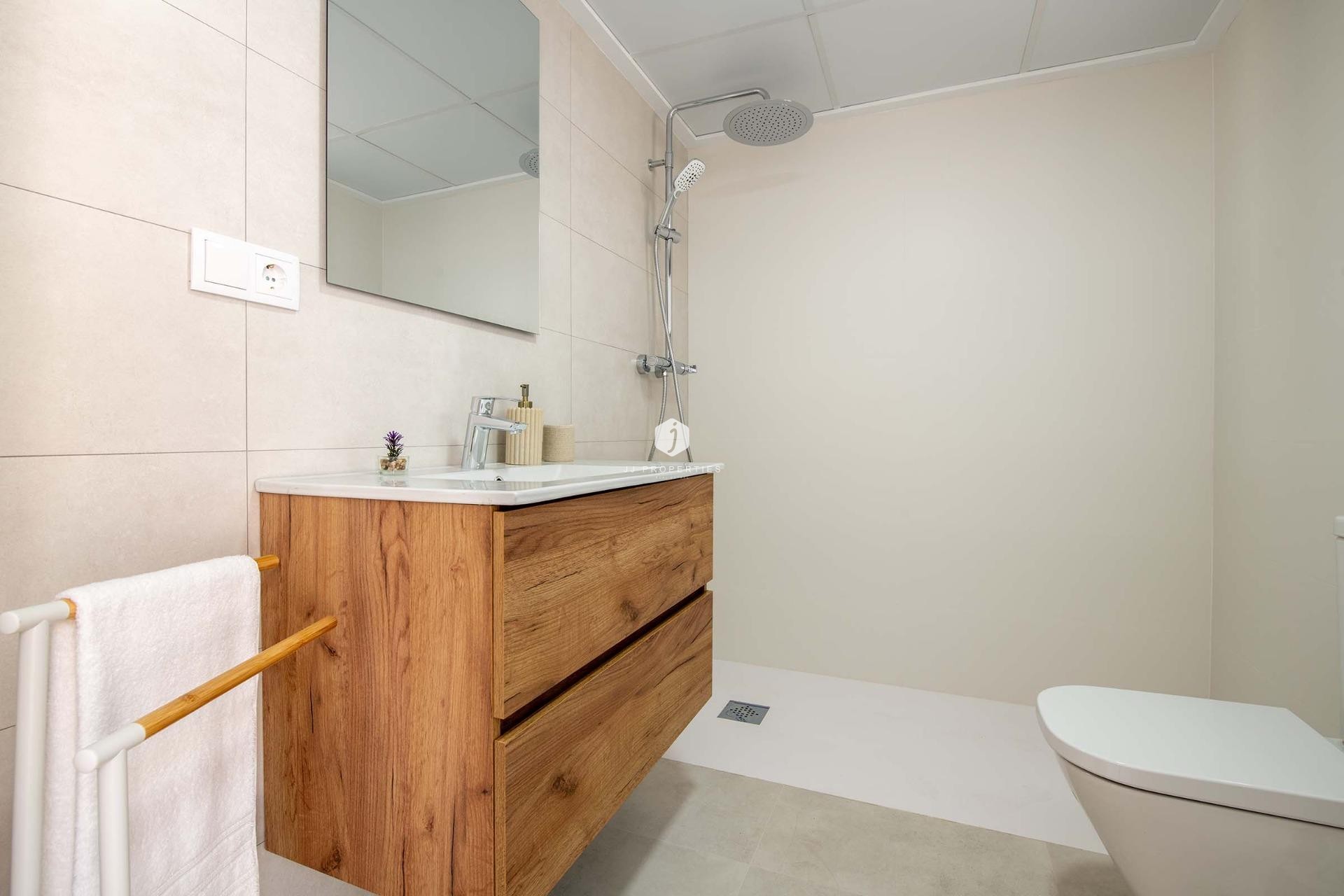 New Build - Chalet -
Cox - San Fernando