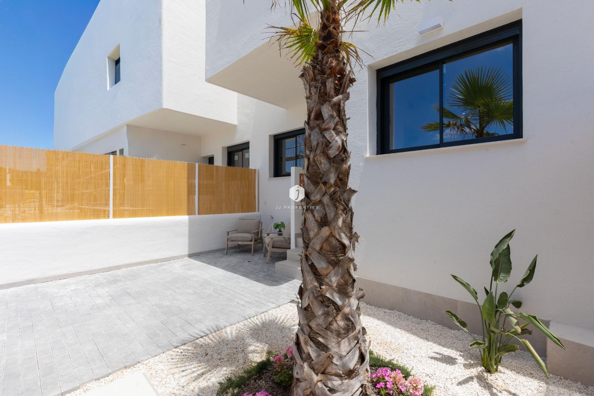 Nowy budynek - Bungalow -
Dolores - Sector 3