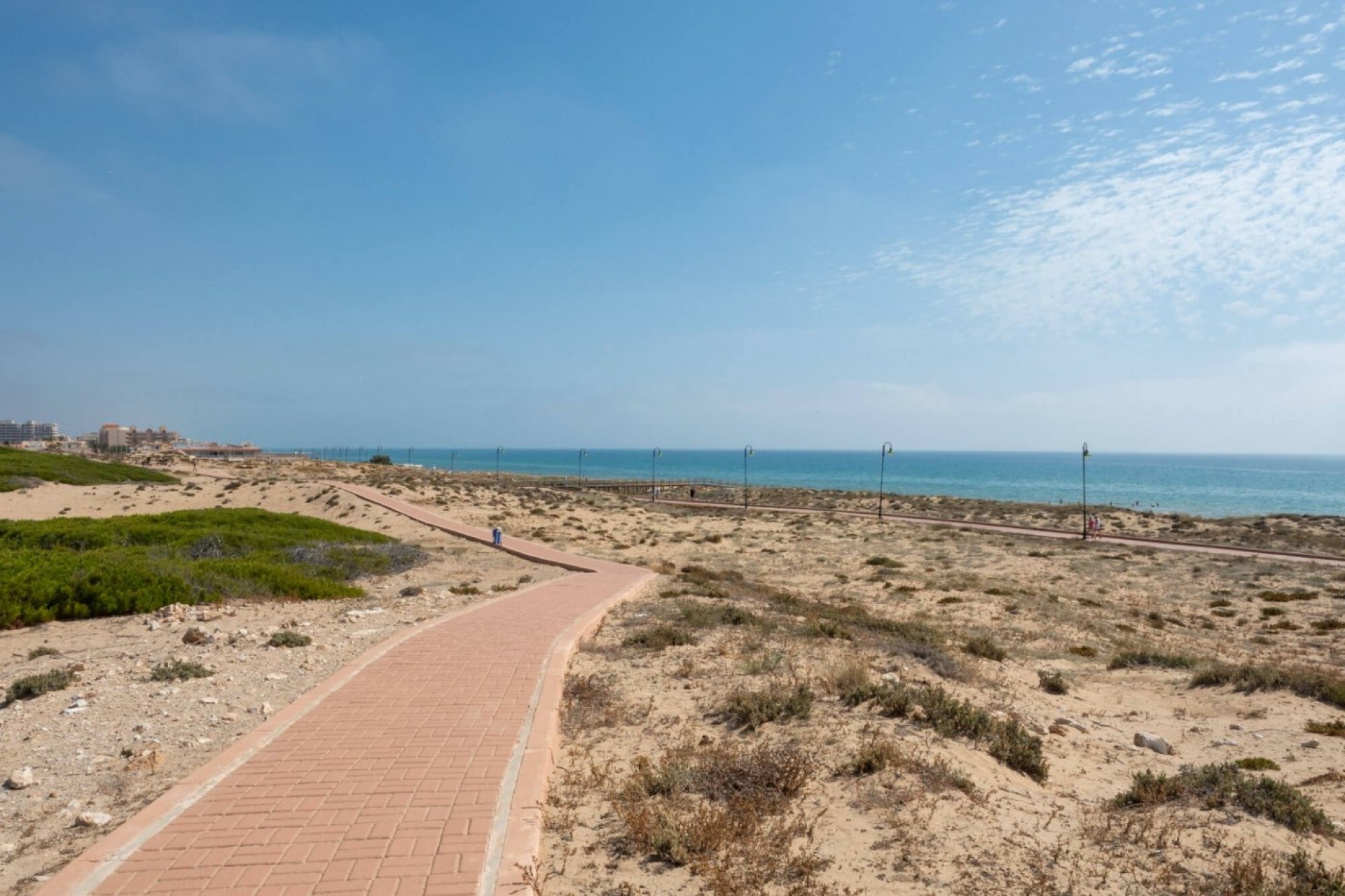 Nowy budynek - Daszek -
Torrevieja - La Mata