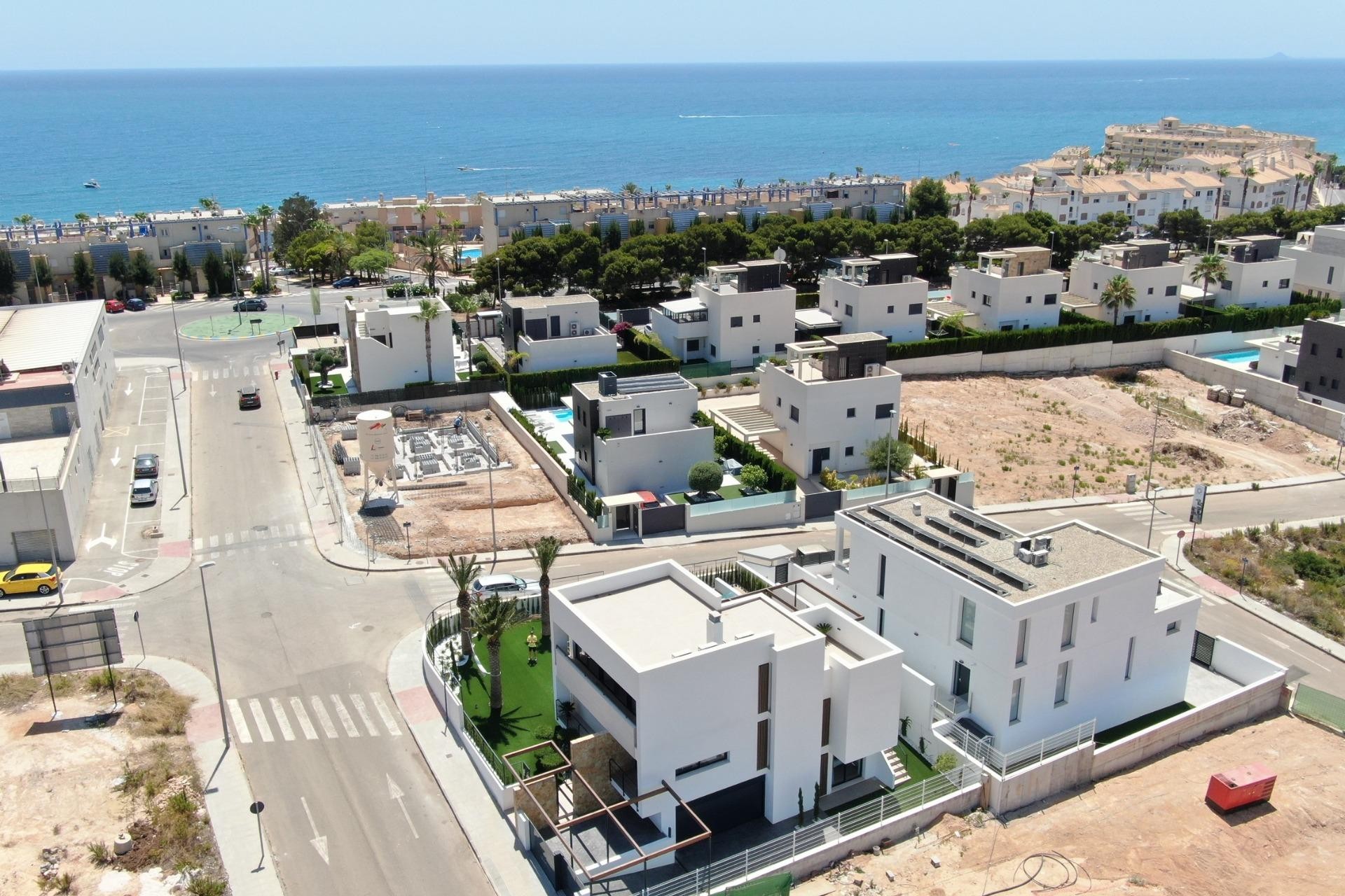 Nowy budynek - Szalet -
Orihuela Costa - Campoamor