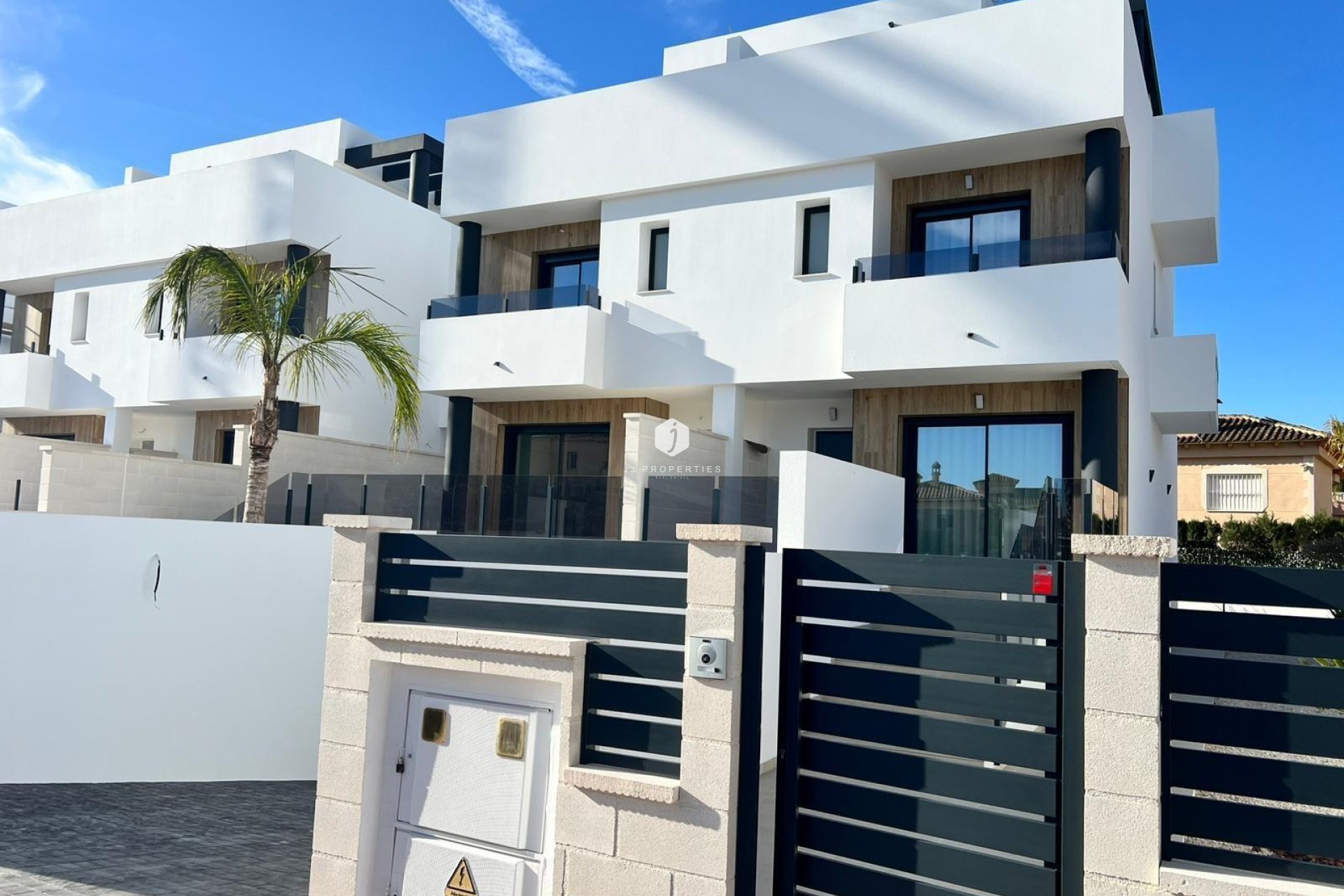 Nowy budynek - Villa -
Benferri - Benfis Park