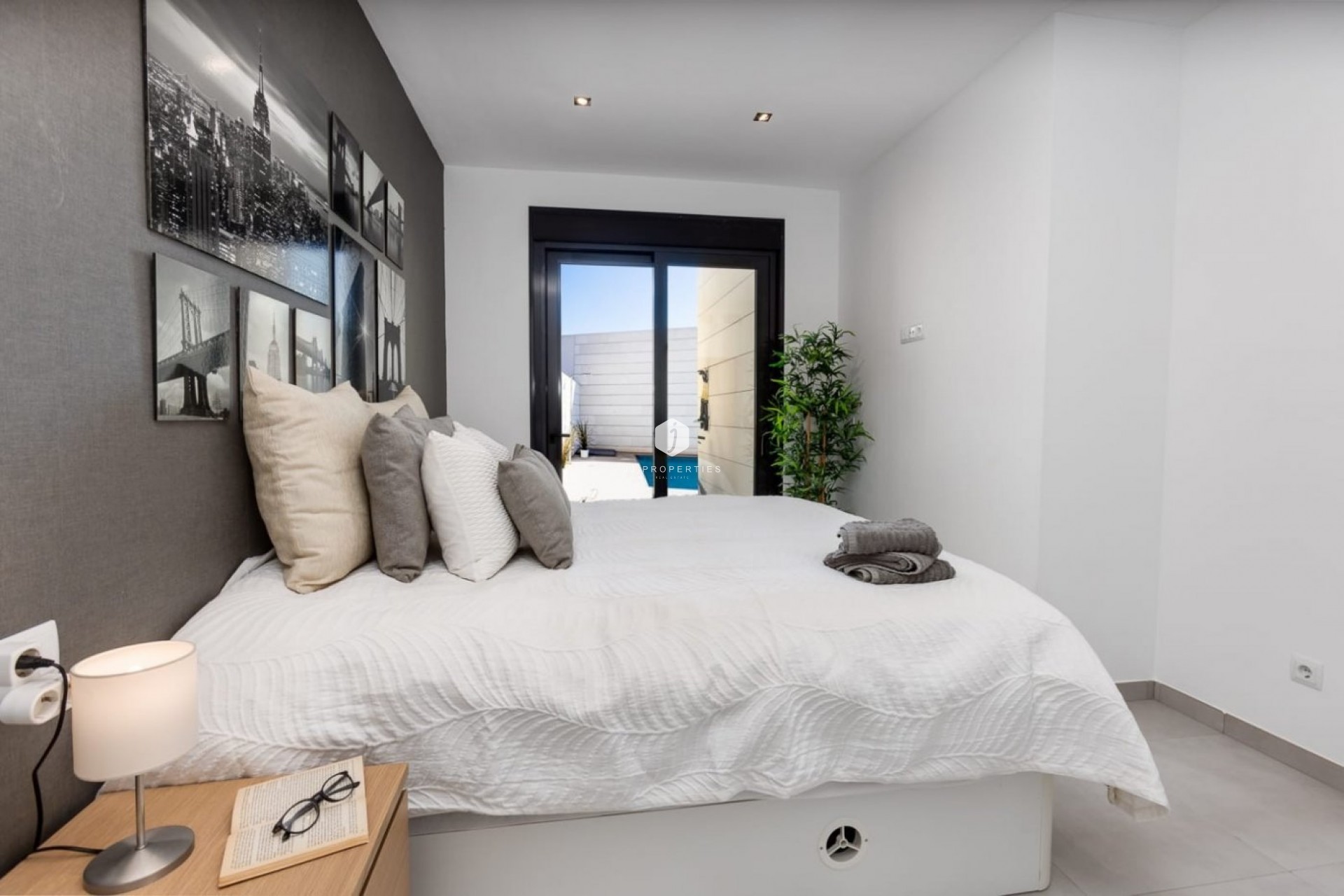 Nowy budynek - Villa -
Pilar de la Horadada - pueblo