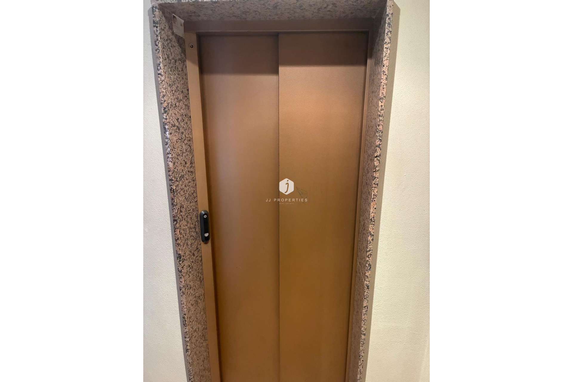 Resale - Apartment / flat -
Almoradí - centro