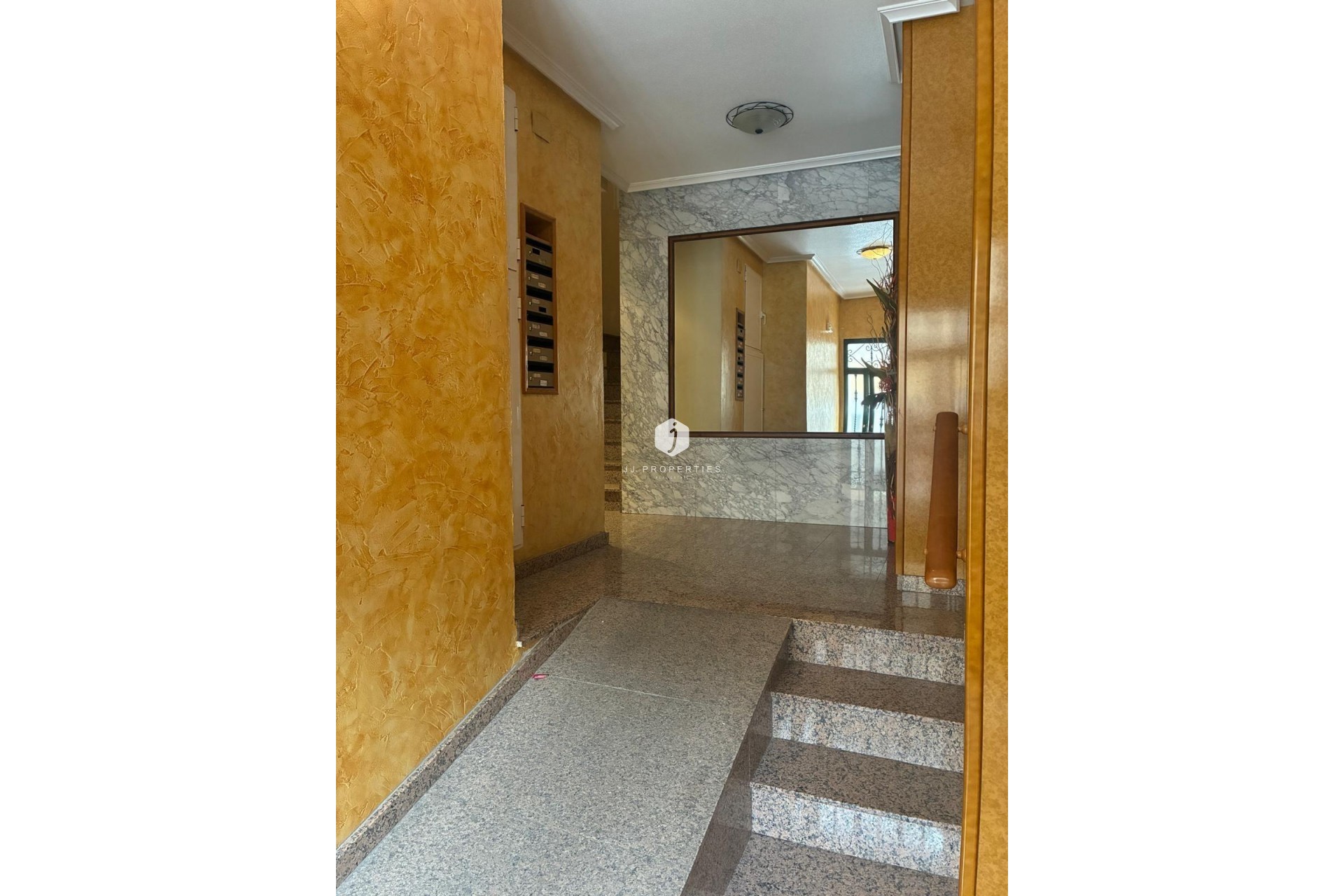 Resale - Apartment / flat -
Almoradí - centro