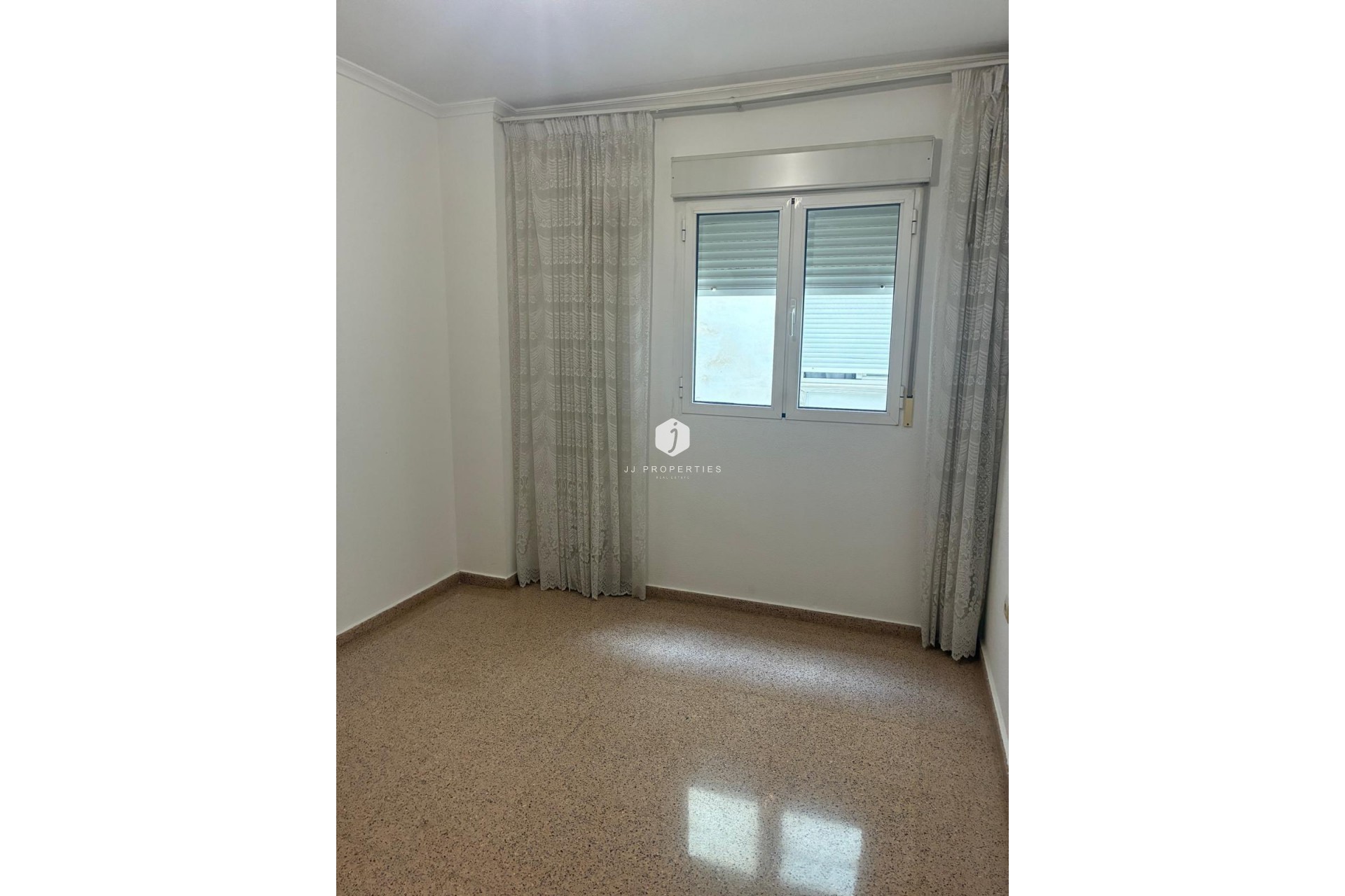 Resale - Apartment / flat -
Almoradí - centro