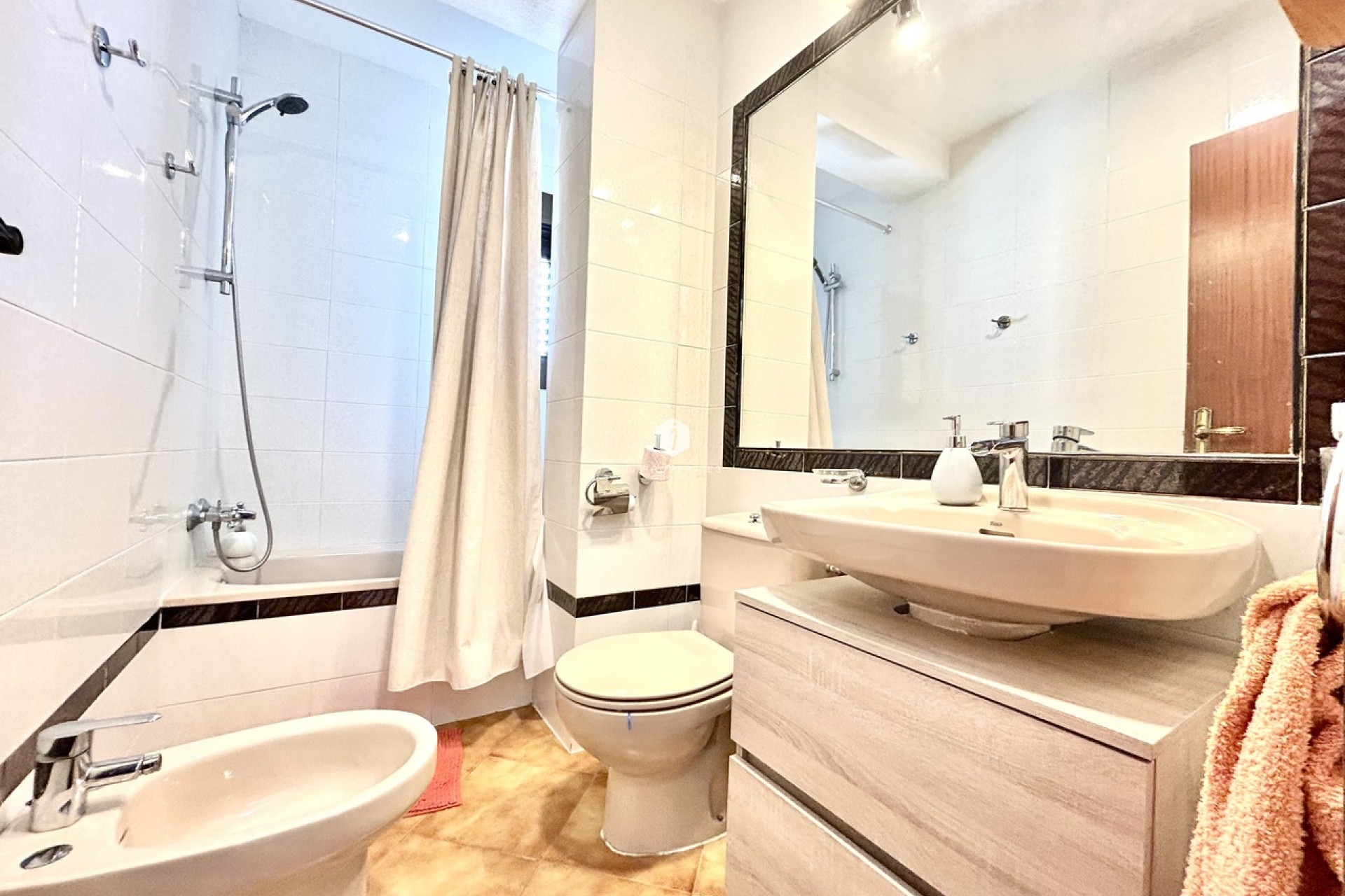 Resale - Apartment / flat -
Cabo Roig - Costa Blanca