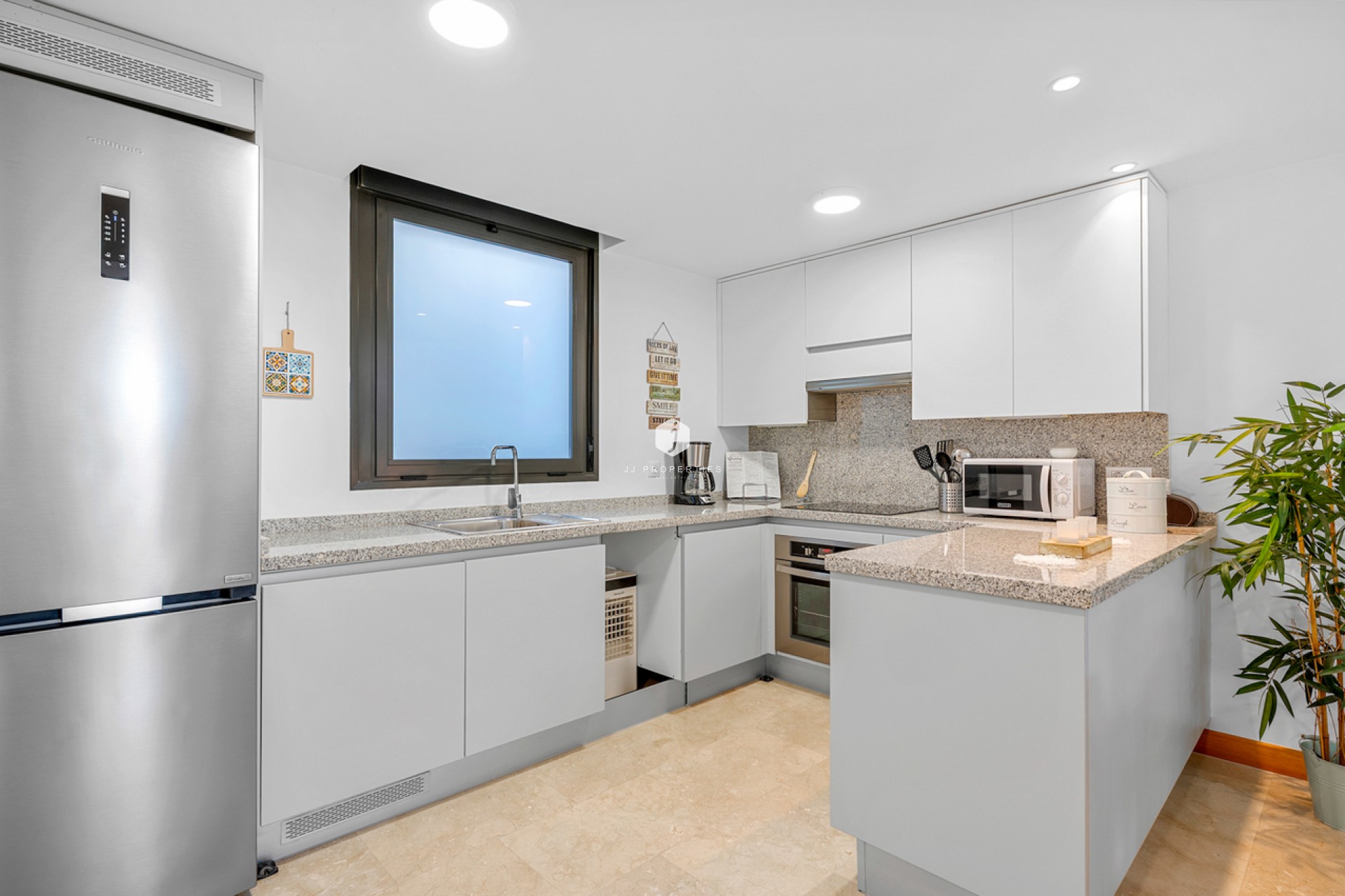 Resale - Apartment / flat -
Campoamor - Costa Blanca