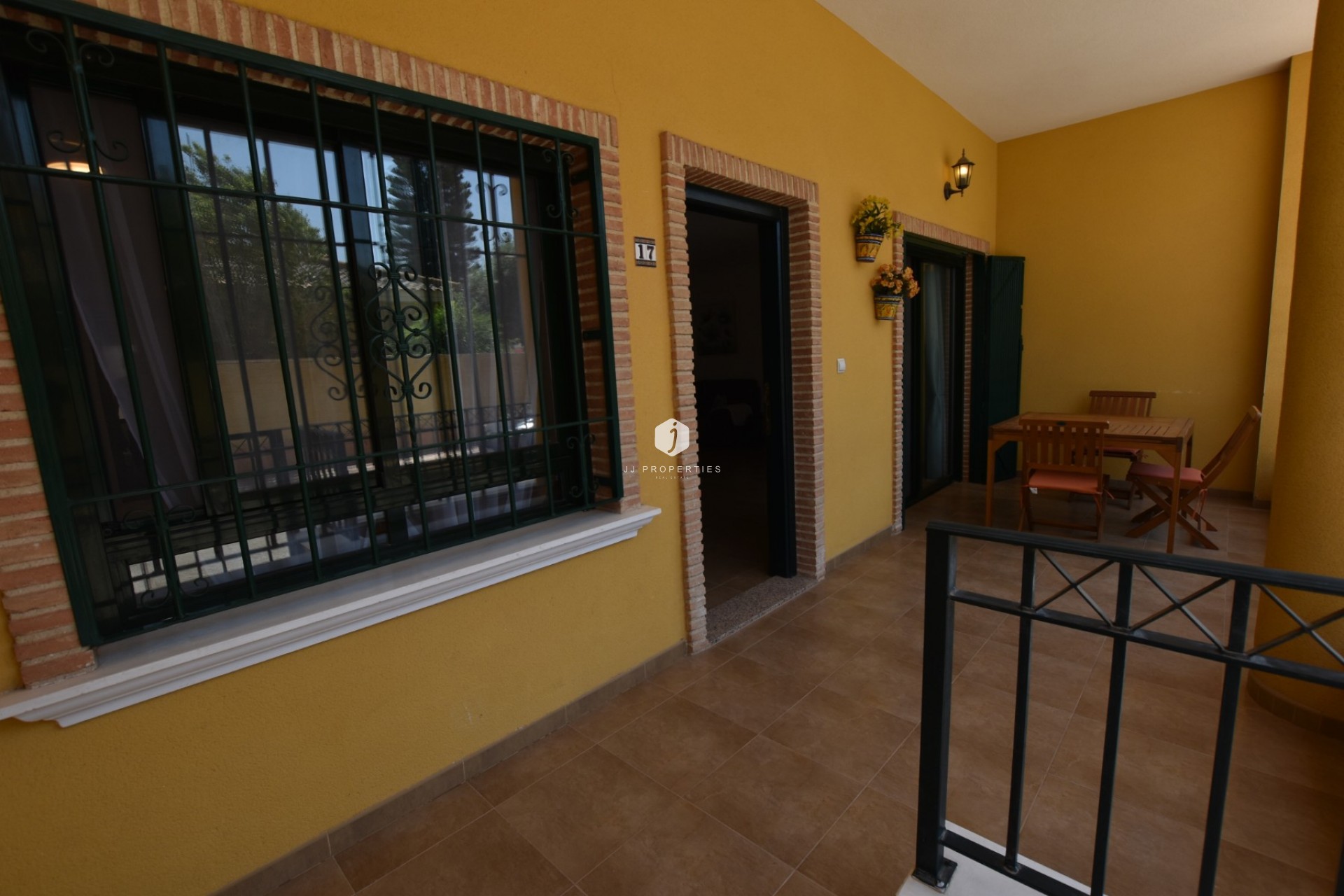 Resale - Apartment / flat -
Daya Vieja - Costa Blanca