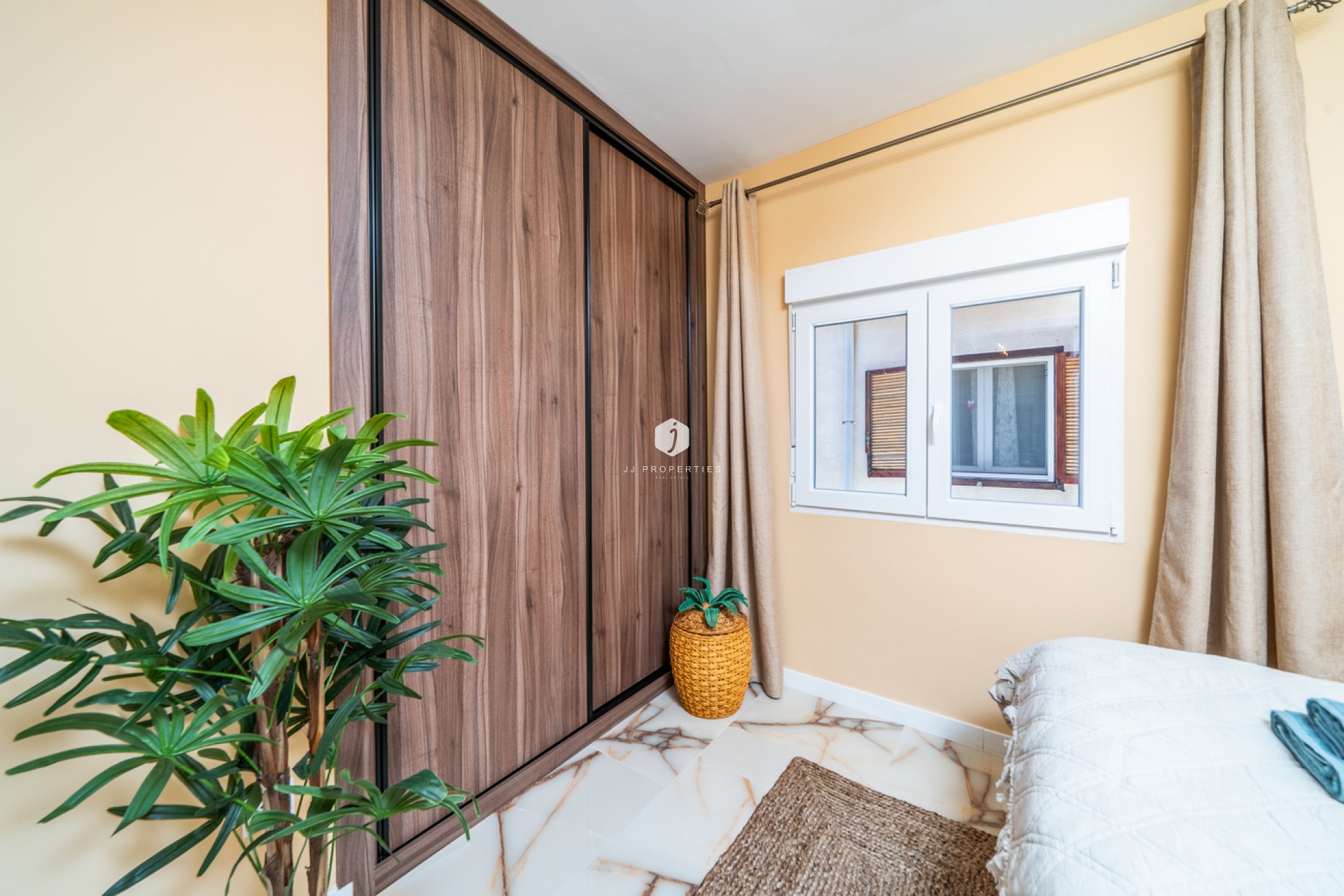 Resale - Apartment / flat -
El Chaparral - Costa Blanca