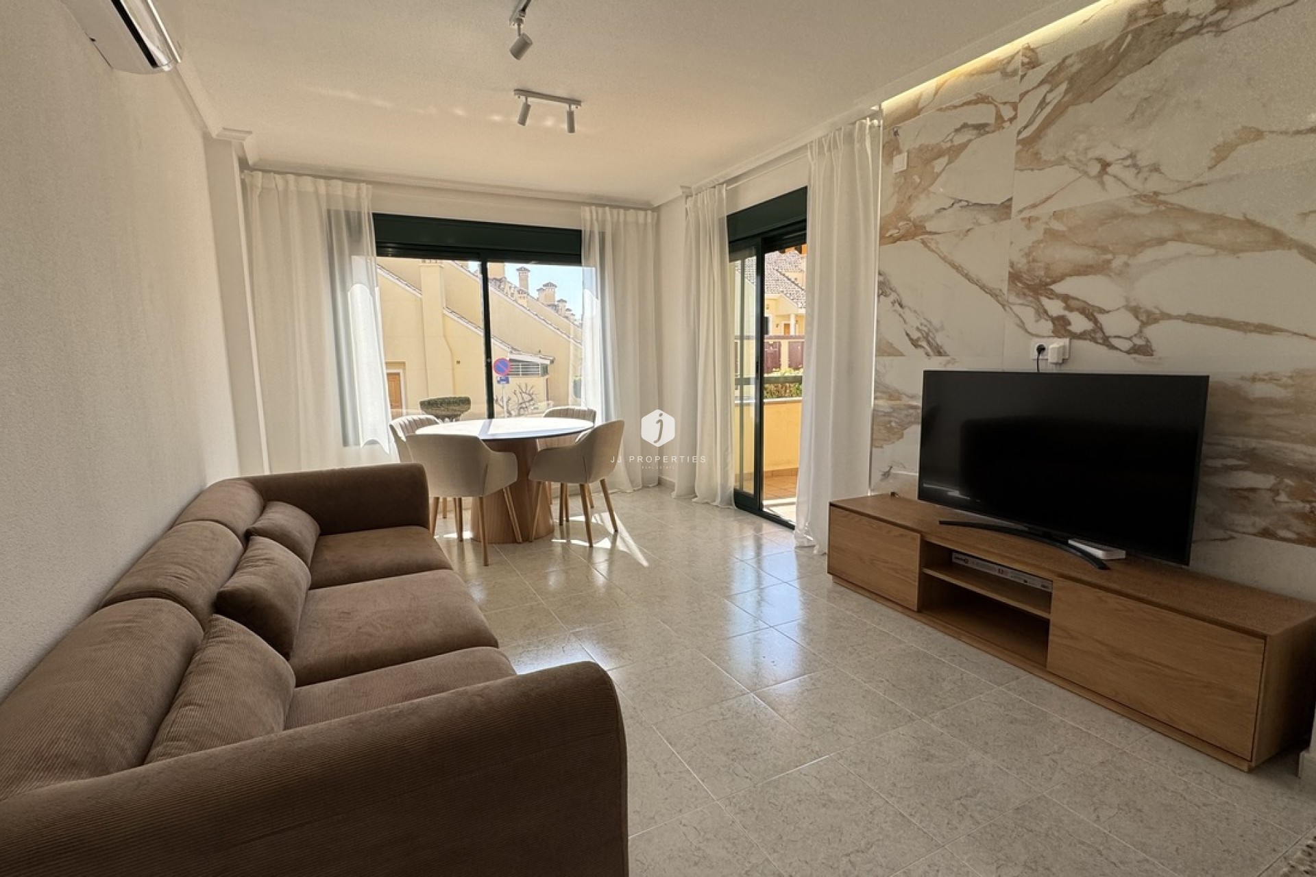 Resale - Apartment / flat -
Lomas De Campoamor - Costa Blanca