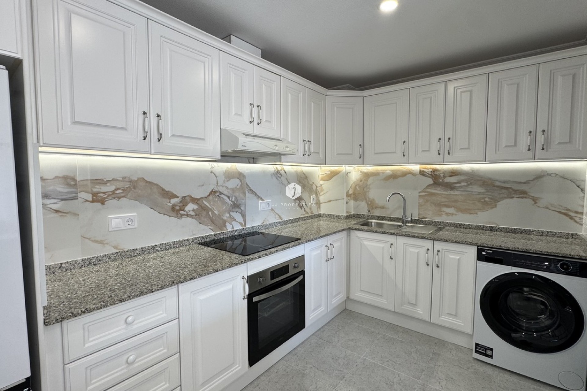 Resale - Apartment / flat -
Lomas De Campoamor - Costa Blanca