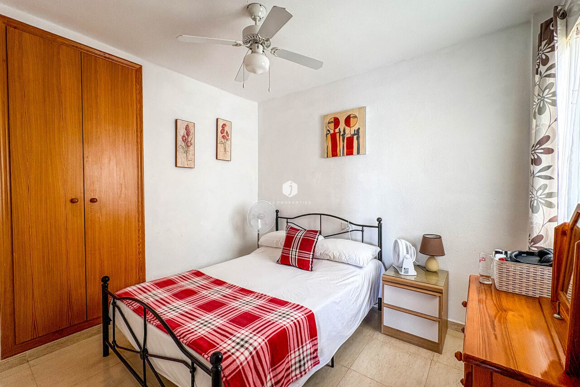 Resale - Apartment / flat -
Los Balcones - Costa Blanca