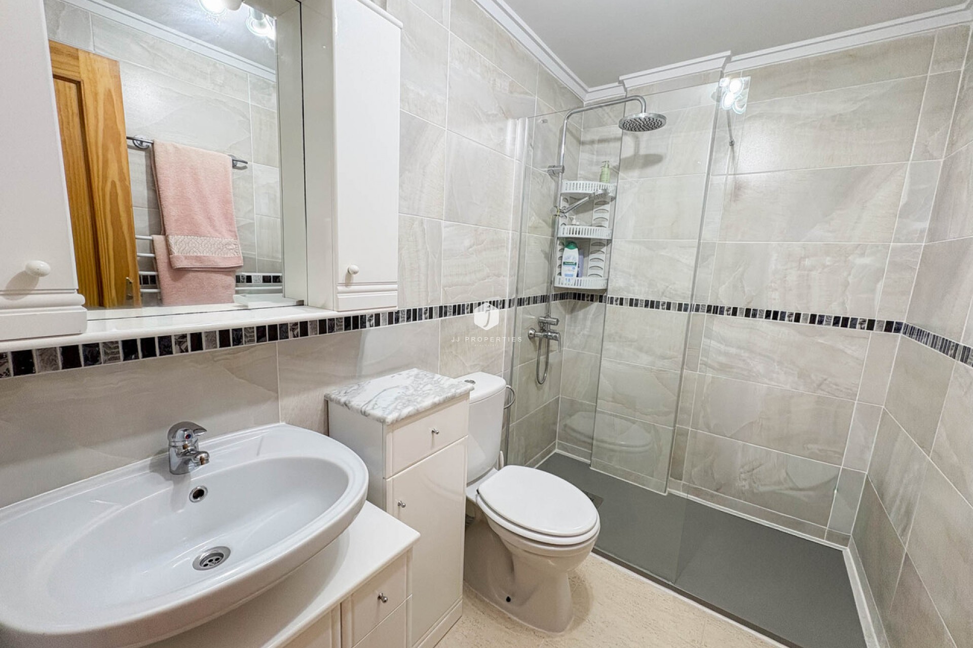 Resale - Apartment / flat -
Los Balcones - Costa Blanca