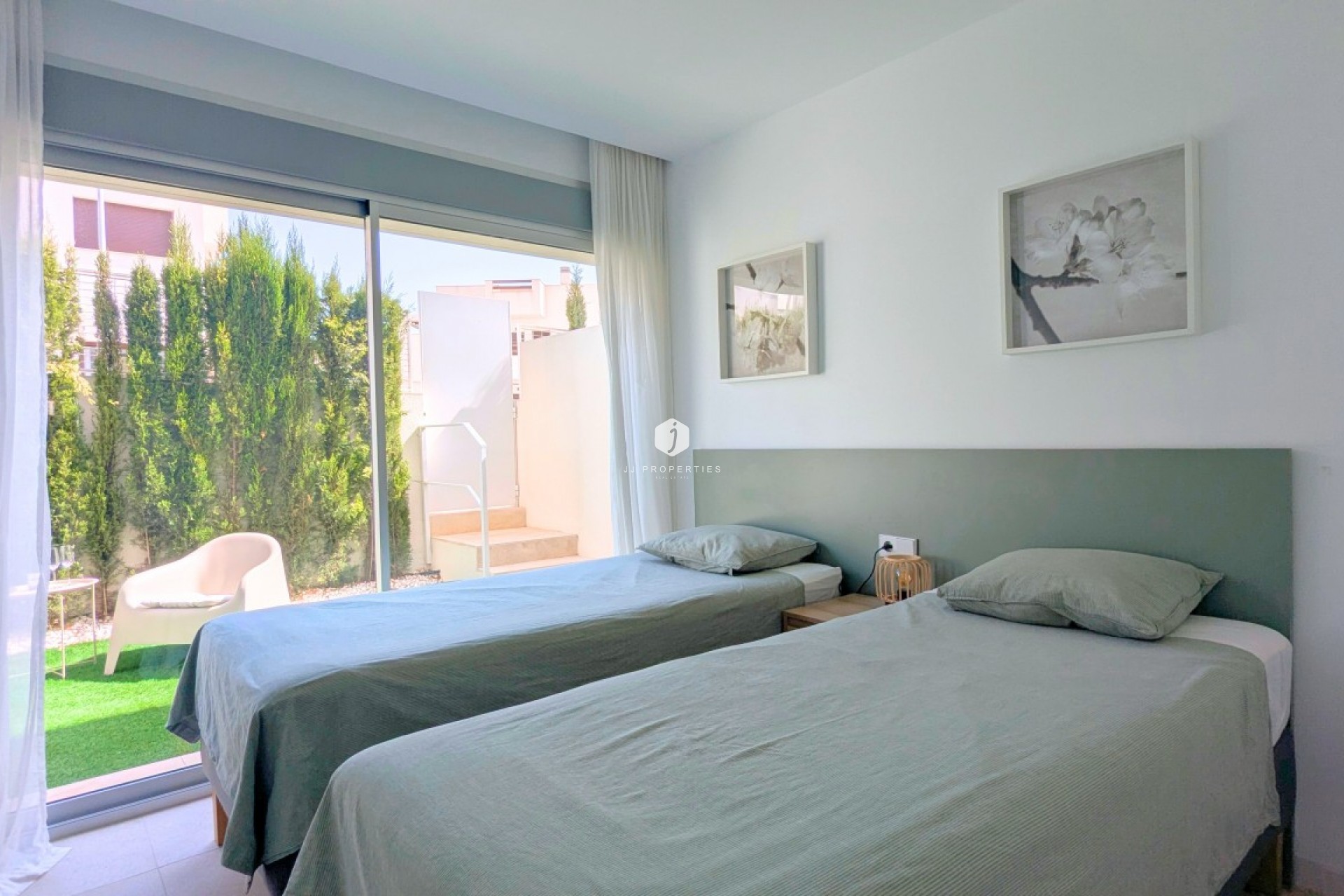 Resale - Apartment / flat -
Los Balcones - Costa Blanca