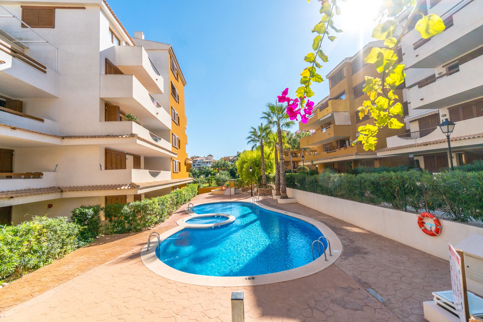 Resale - Apartment / flat -
Punta Prima - Costa Blanca