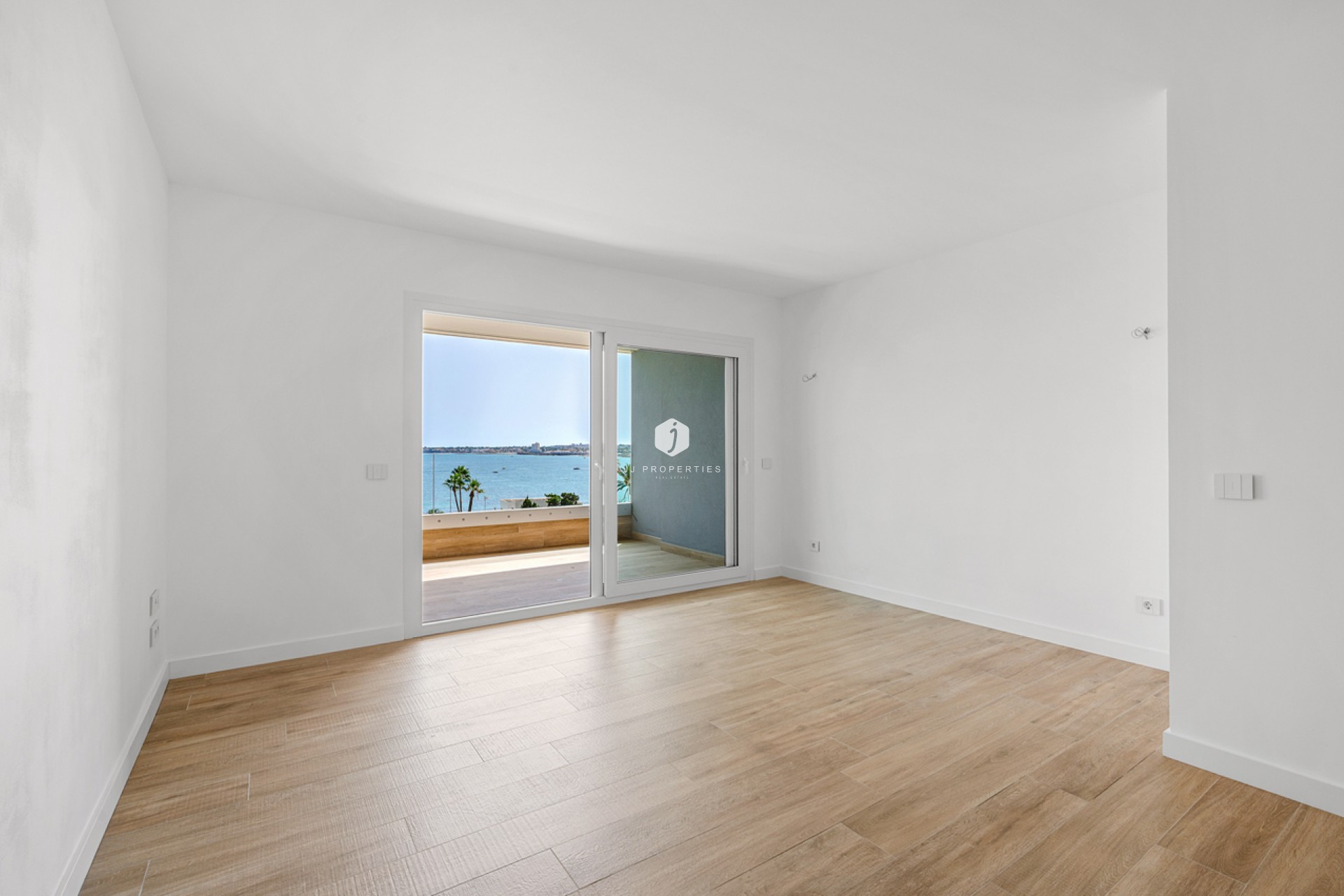 Resale - Apartment / flat -
Punta Prima - Costa Blanca