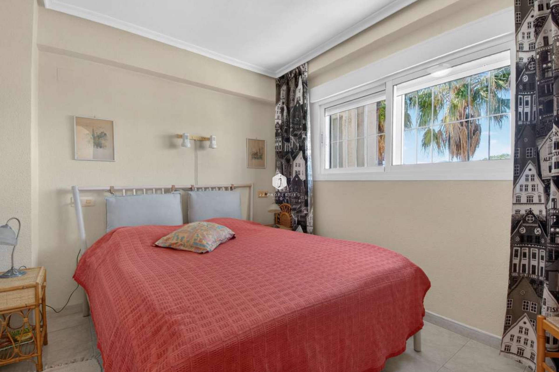 Resale - Apartment / flat -
Punta Prima - Costa Blanca