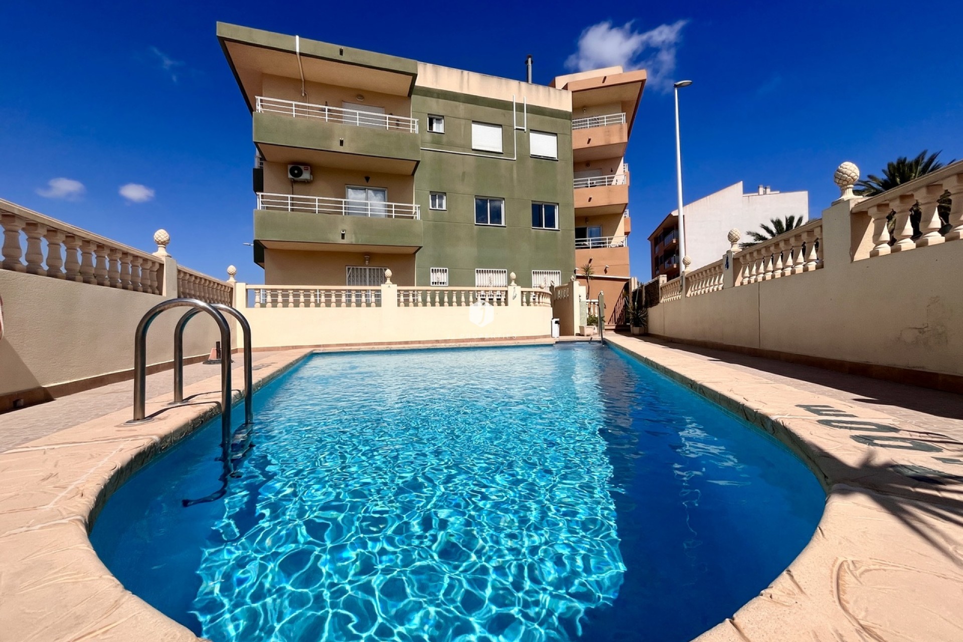 Resale - Apartment / flat -
San Miguel de Salinas - Inland
