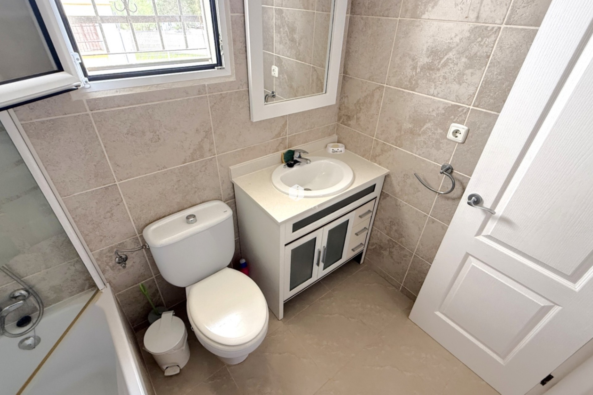 Resale - Apartment / flat -
San Miguel de Salinas - Inland