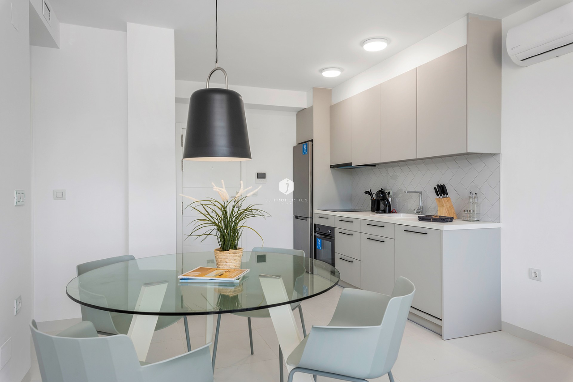 Resale - Apartment / flat -
San Miguel de Salinas - Inland