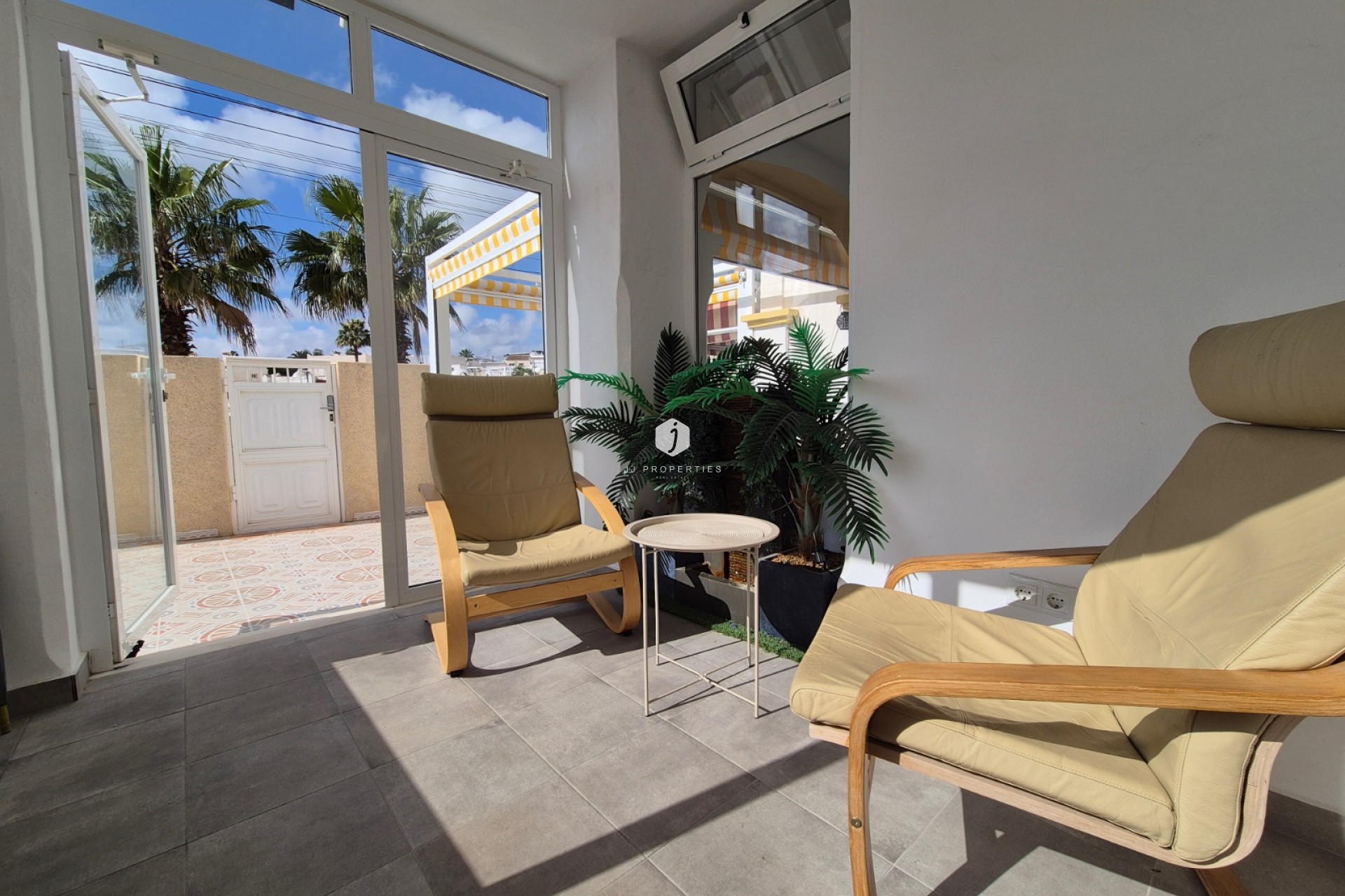 Resale - Apartment / flat -
San Miguel de Salinas - Inland