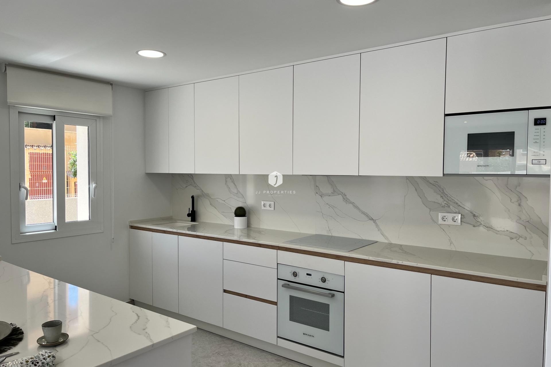 Resale - Apartment / flat -
Torrevieja - aguas nuevas