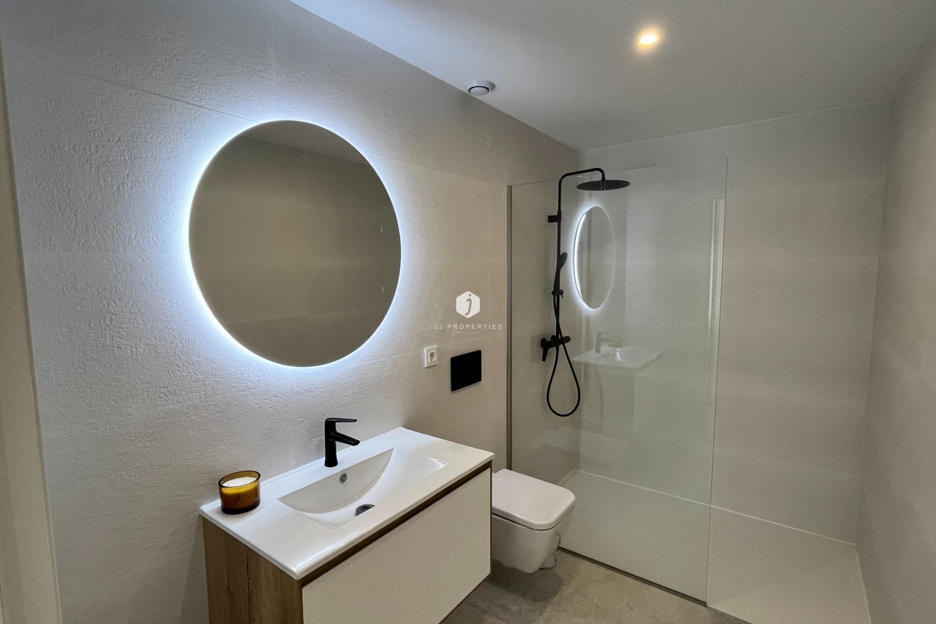 Resale - Apartment / flat -
Torrevieja - aguas nuevas