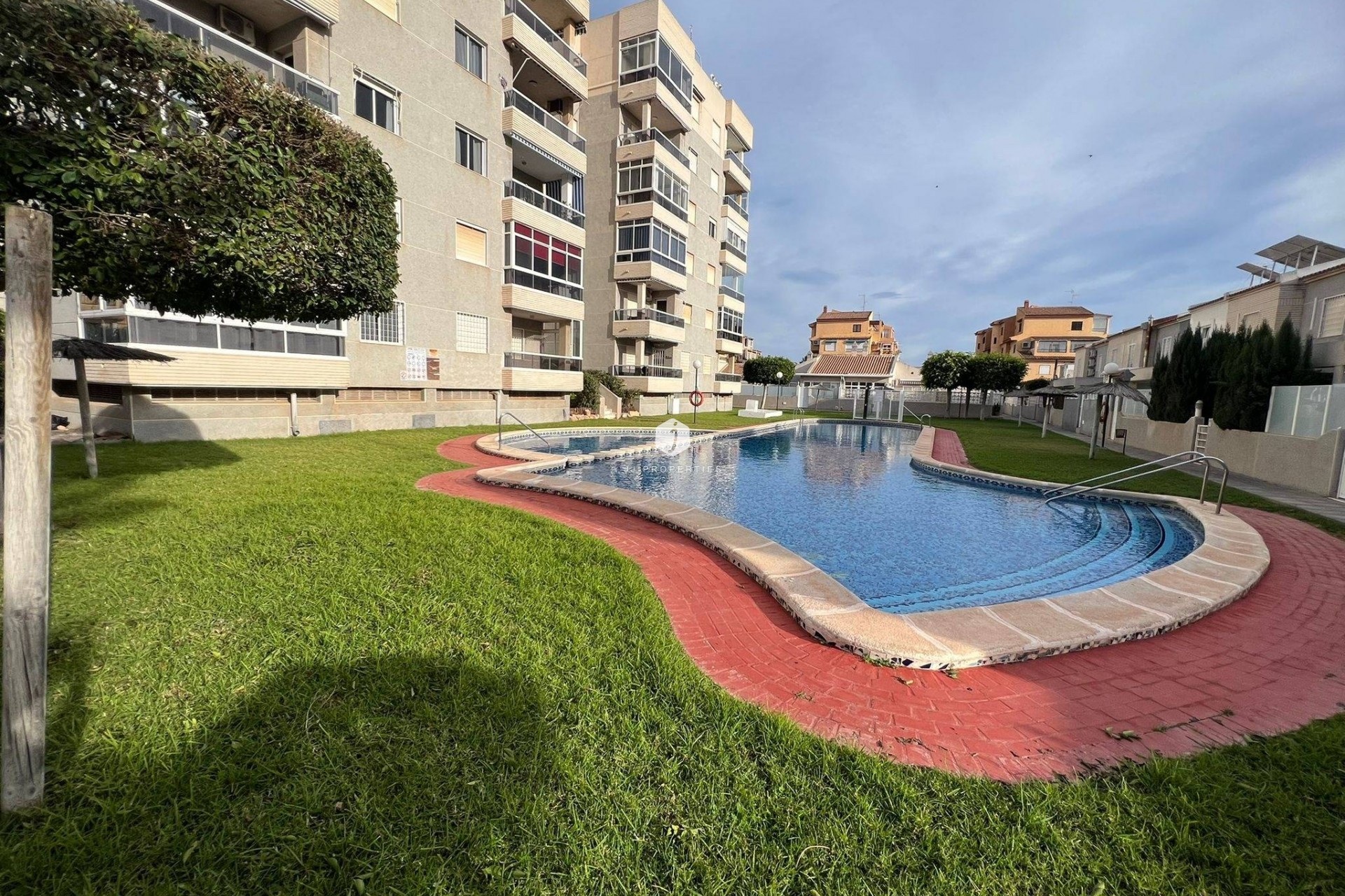 Resale - Apartment / flat -
Torrevieja - aguas nuevas