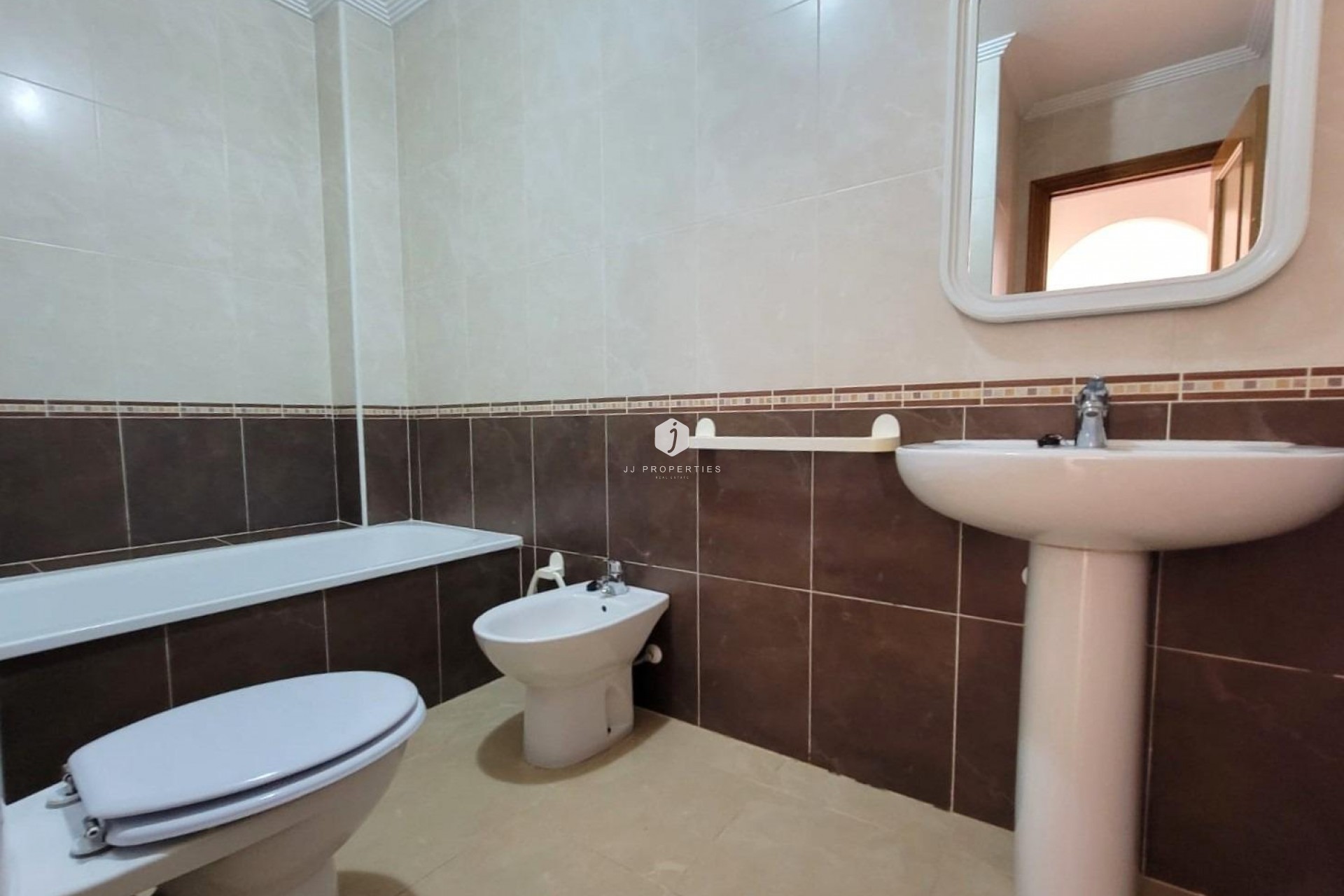 Resale - Apartment / flat -
Torrevieja - aguas nuevas