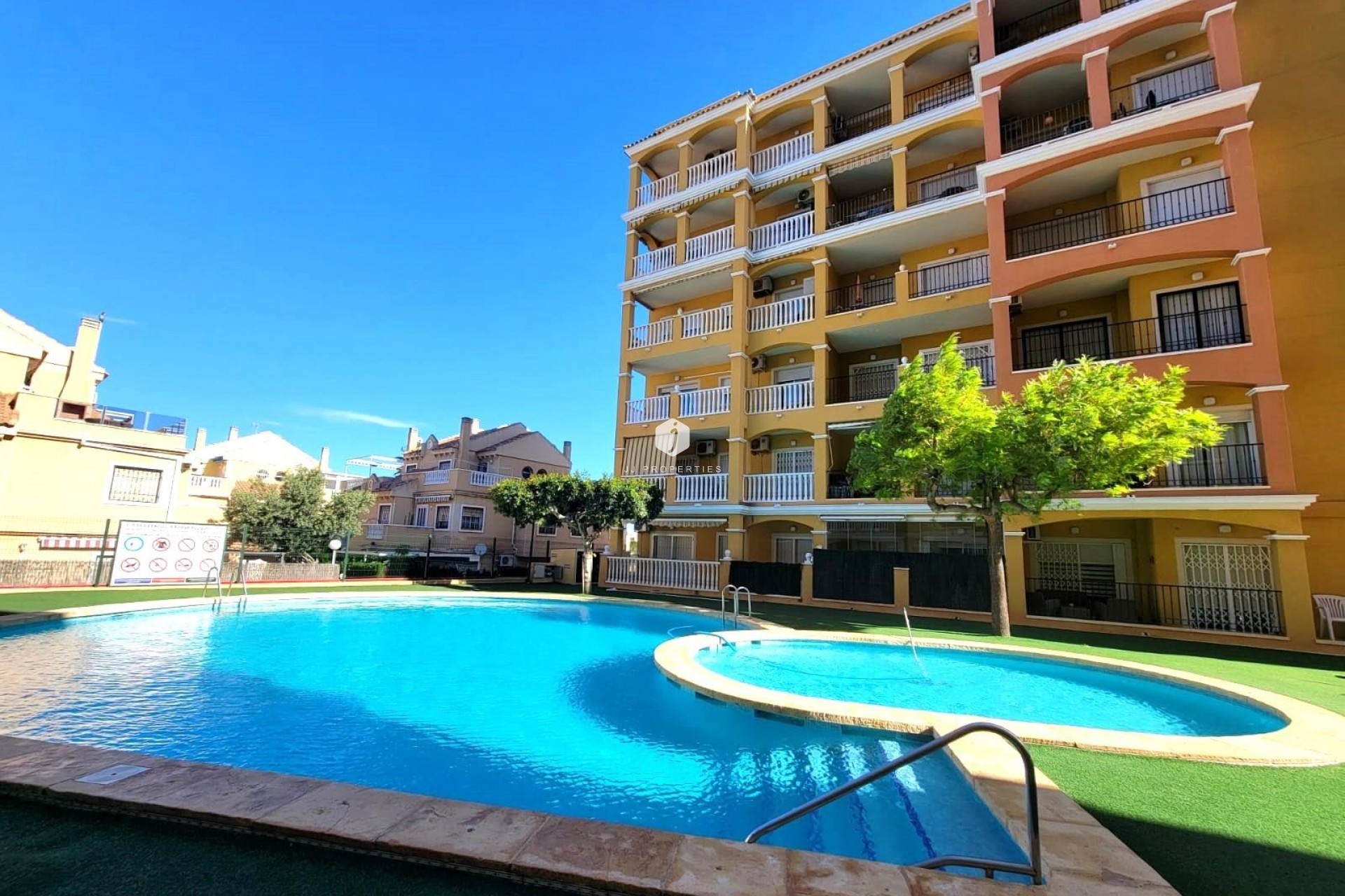 Resale - Apartment / flat -
Torrevieja - aguas nuevas