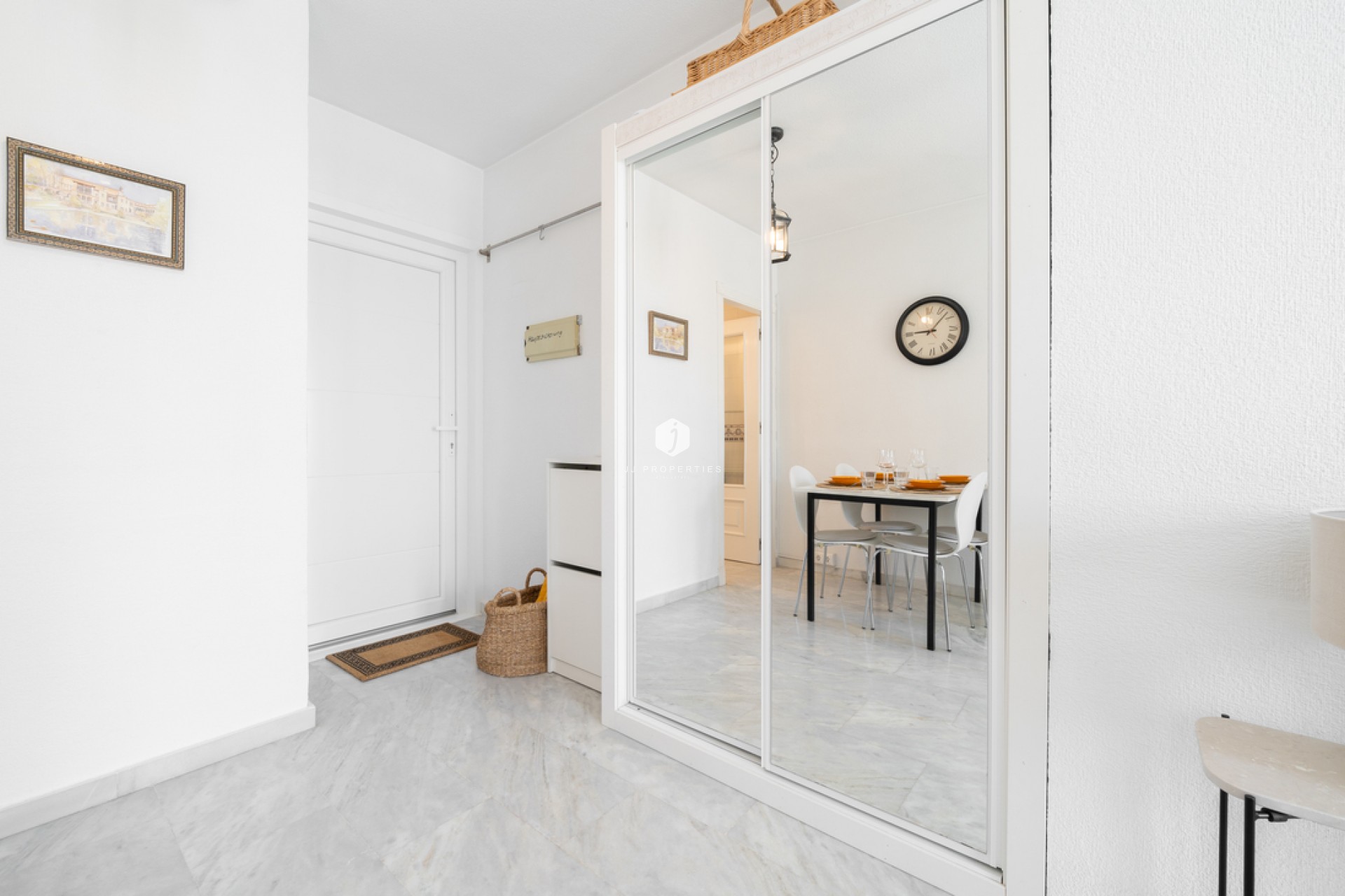 Resale - Apartment / flat -
Torrevieja - aguas nuevas