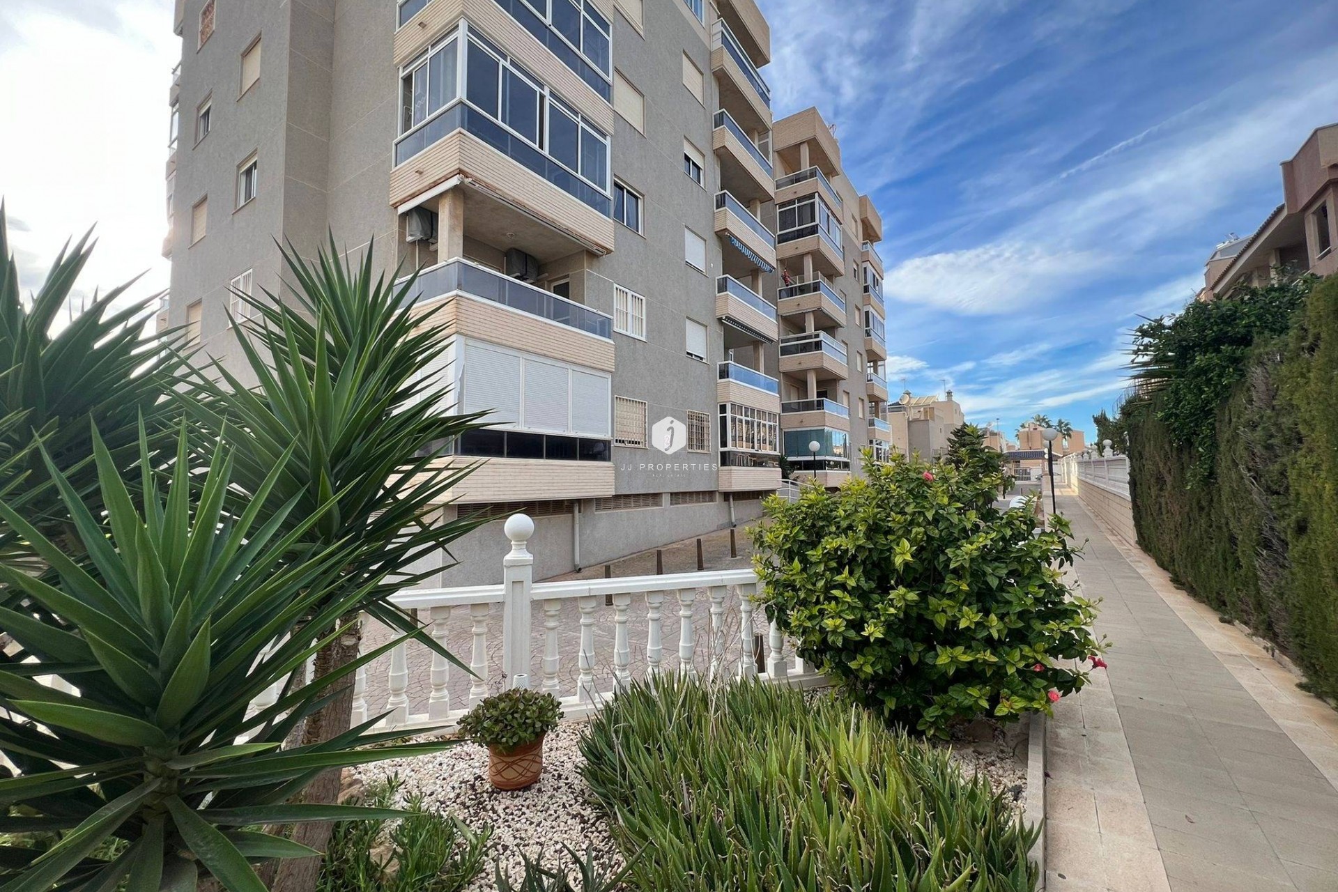 Resale - Apartment / flat -
Torrevieja - aguas nuevas