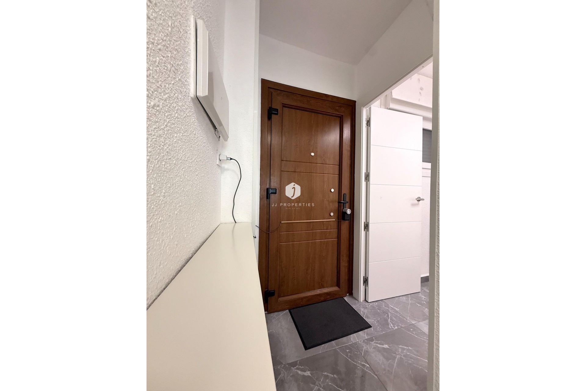 Resale - Apartment / flat -
Torrevieja - Cabo cervera