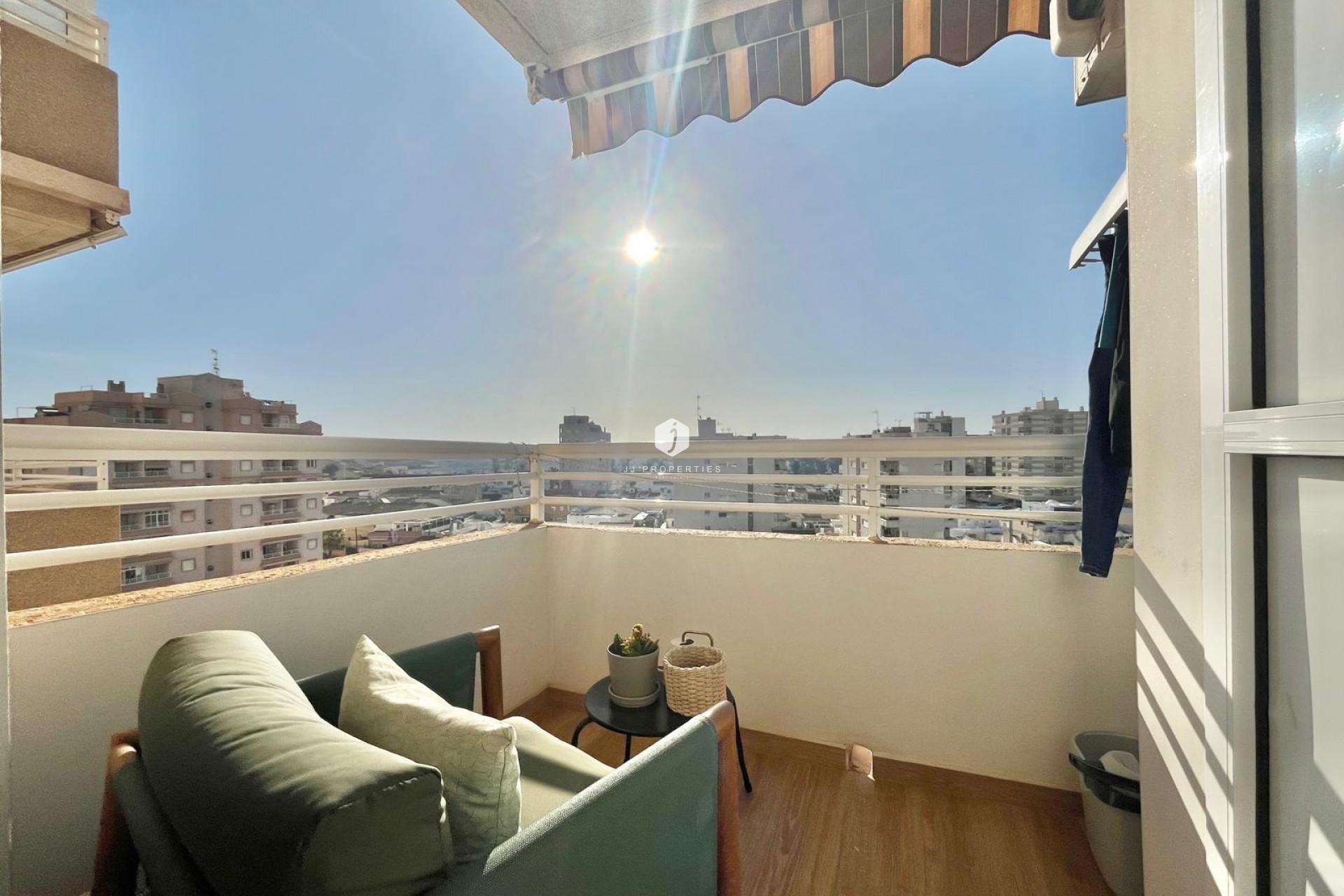 Resale - Apartment / flat -
Torrevieja - Calas blanca