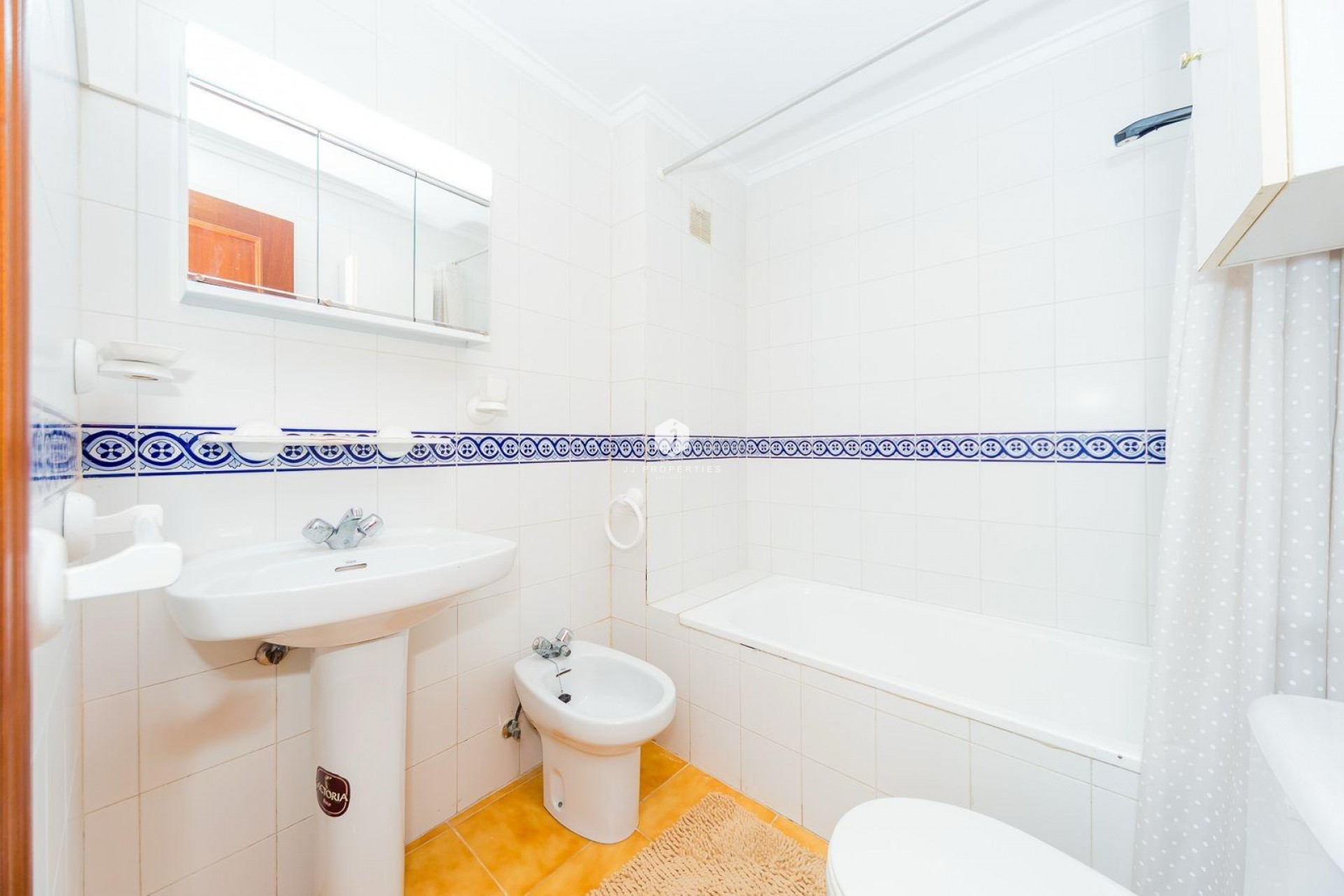 Resale - Apartment / flat -
Torrevieja - Calas blanca