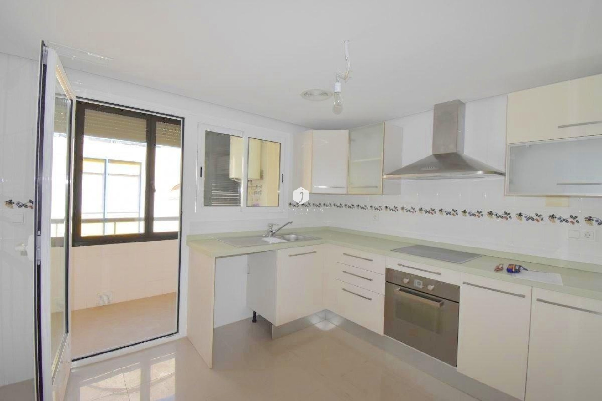 Resale - Apartment / flat -
Torrevieja - Centro - Muelle Pesquero