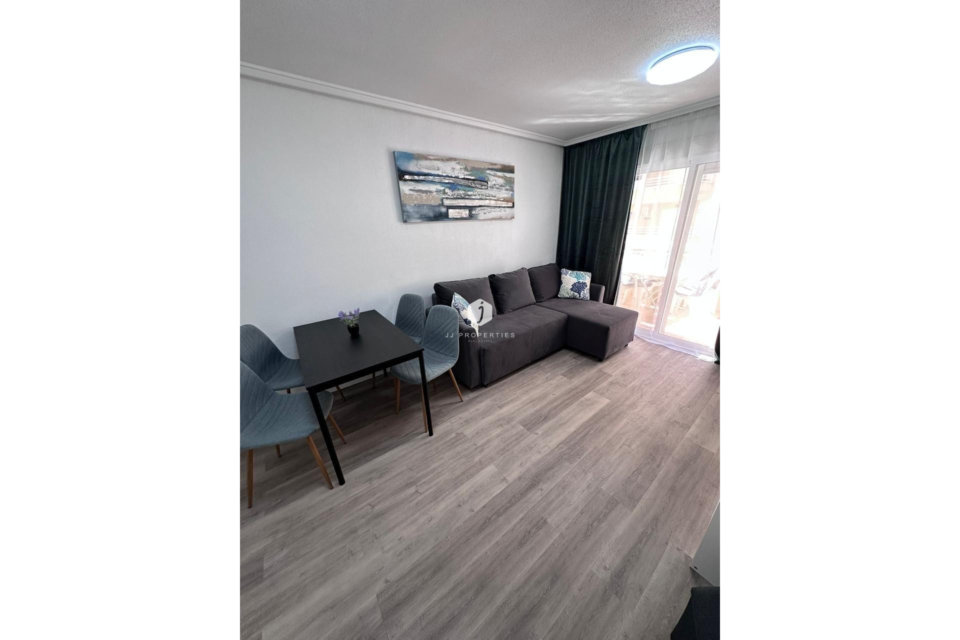 Resale - Apartment / flat -
Torrevieja - Centro - Muelle Pesquero
