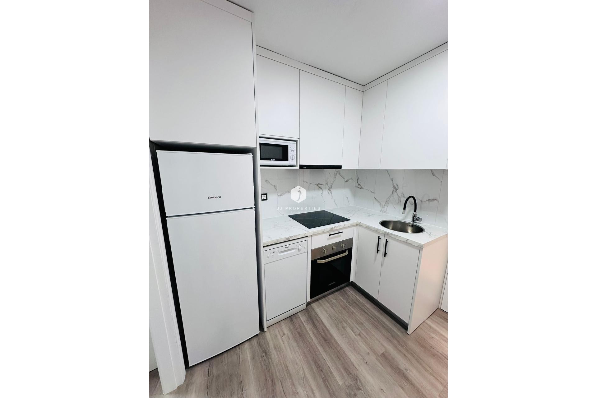 Resale - Apartment / flat -
Torrevieja - Centro - Muelle Pesquero