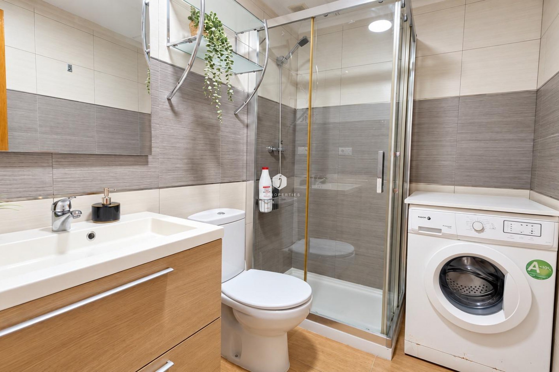Resale - Apartment / flat -
Torrevieja - Centro - Muelle Pesquero