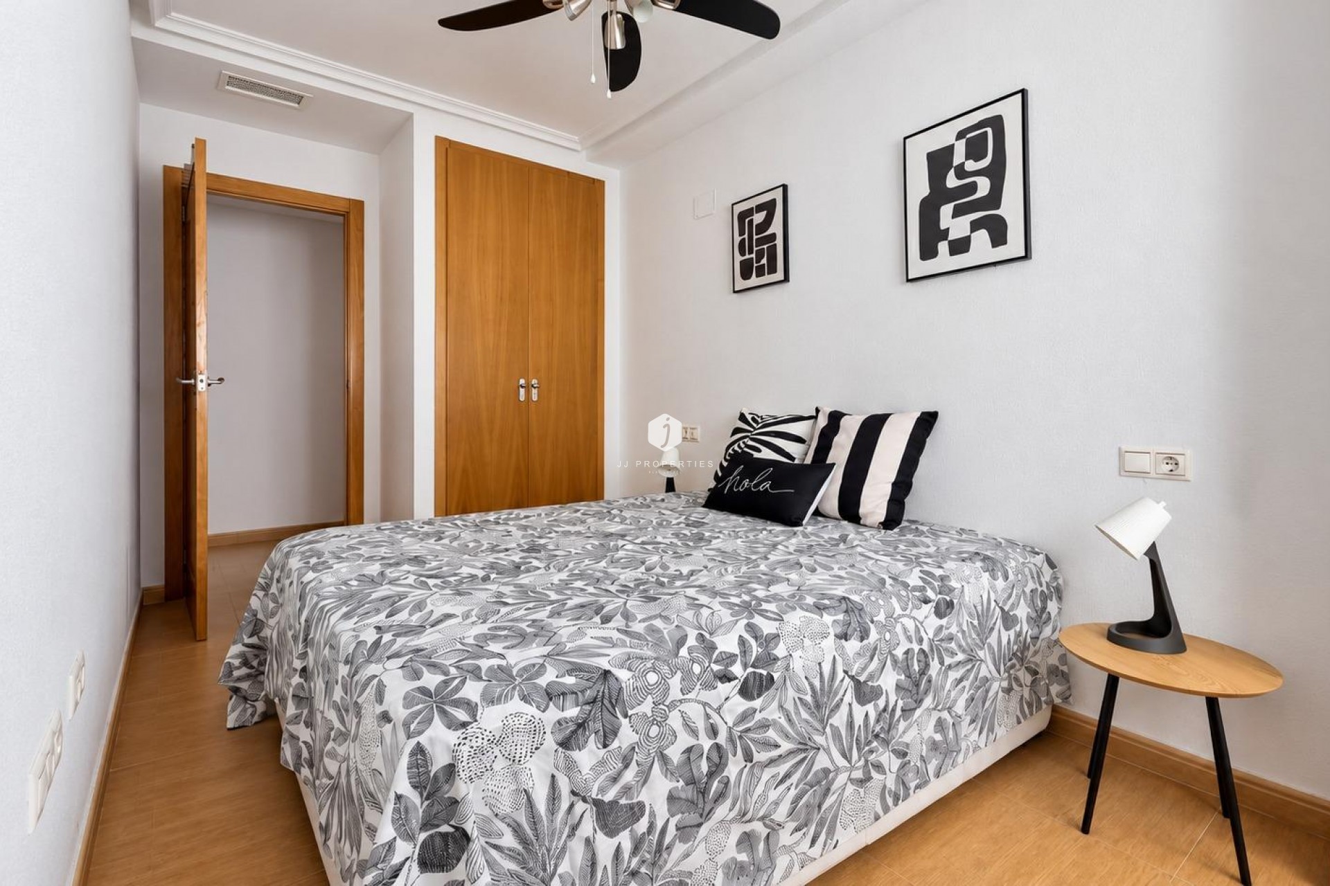 Resale - Apartment / flat -
Torrevieja - Centro - Muelle Pesquero