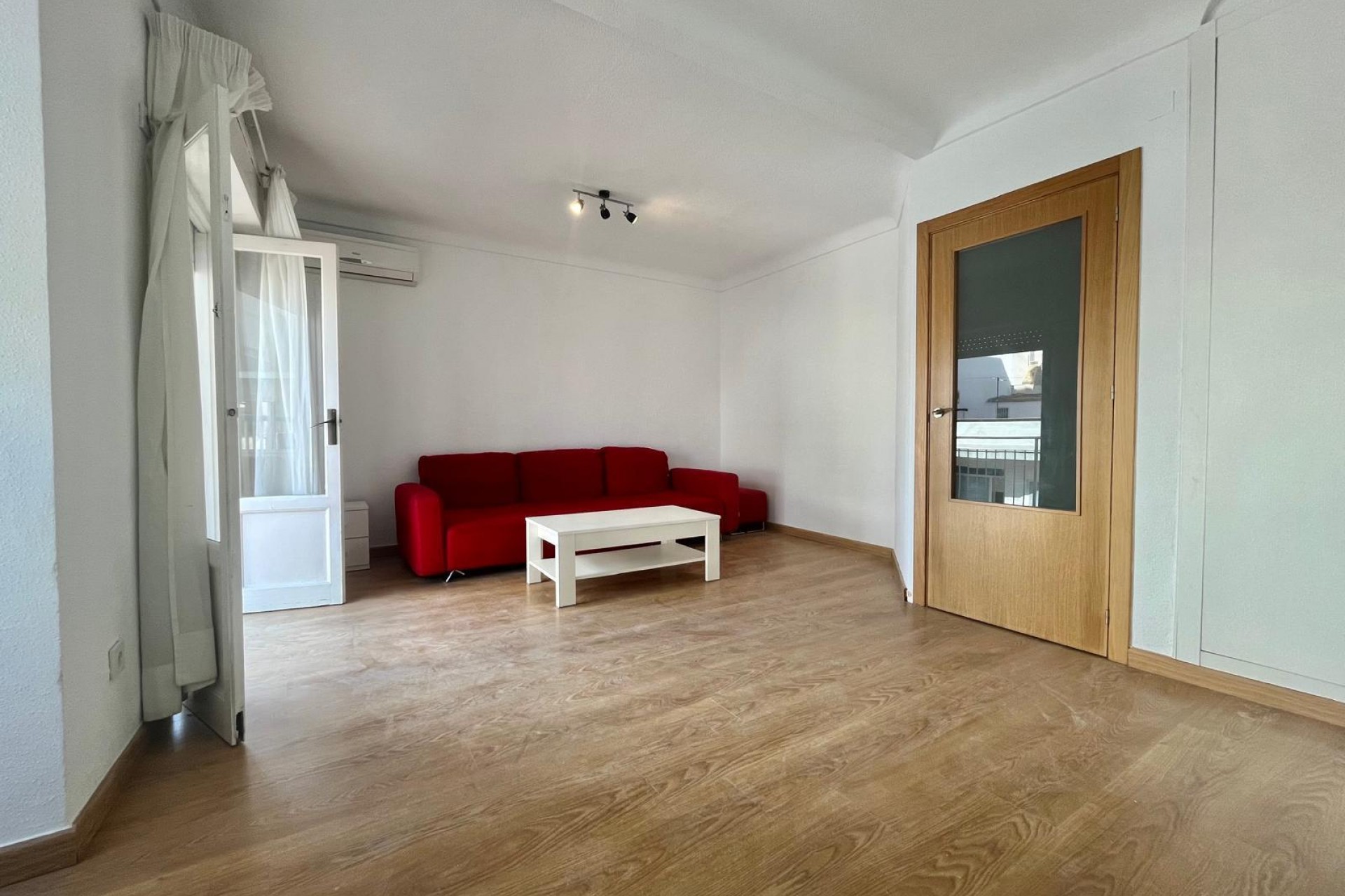 Resale - Apartment / flat -
Torrevieja - Centro