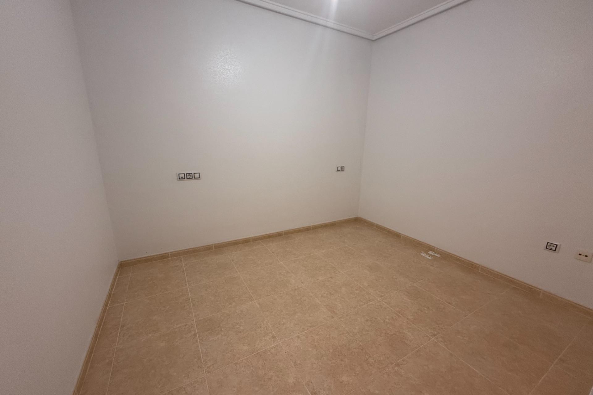 Resale - Apartment / flat -
Torrevieja - Centro