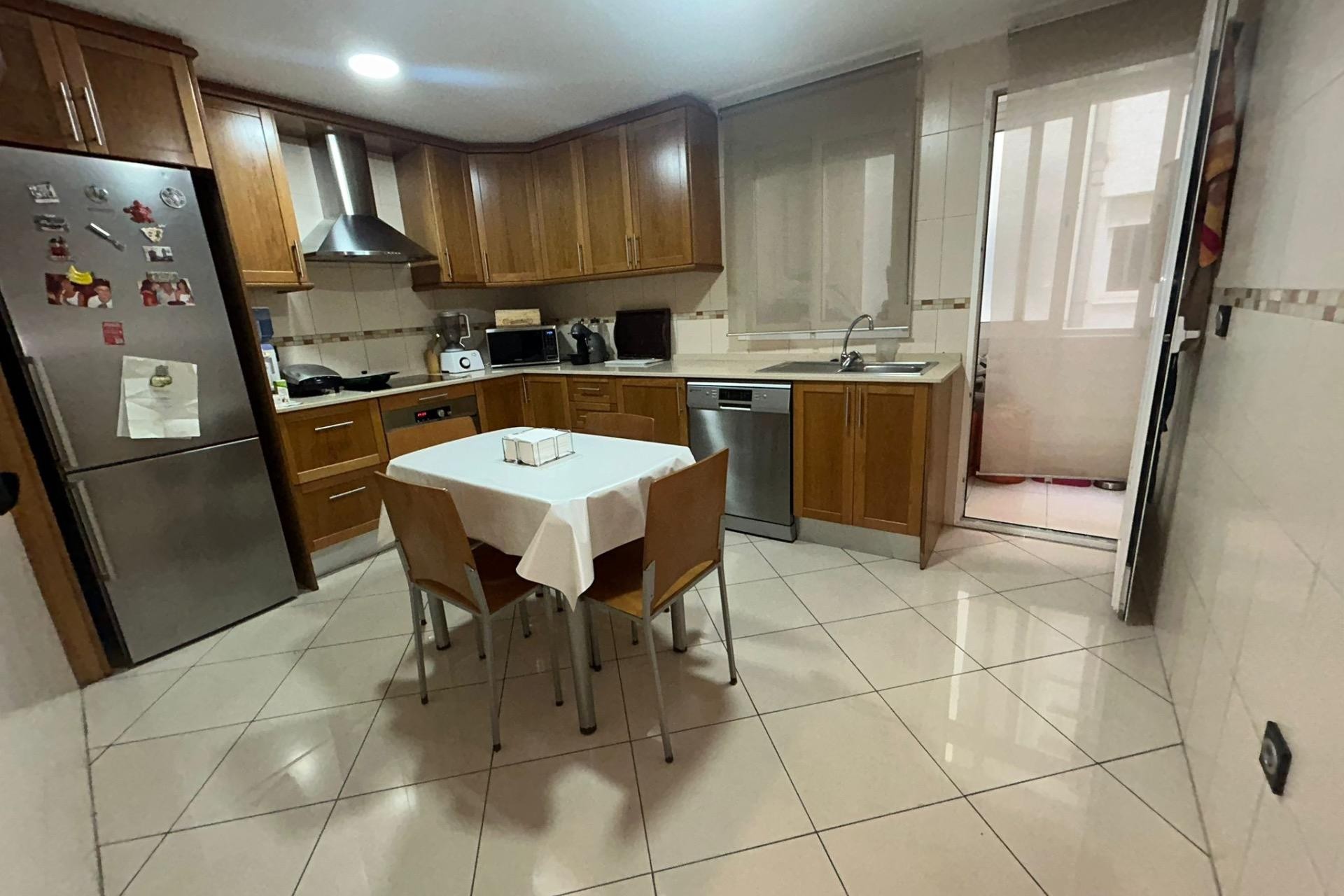 Resale - Apartment / flat -
Torrevieja - Centro