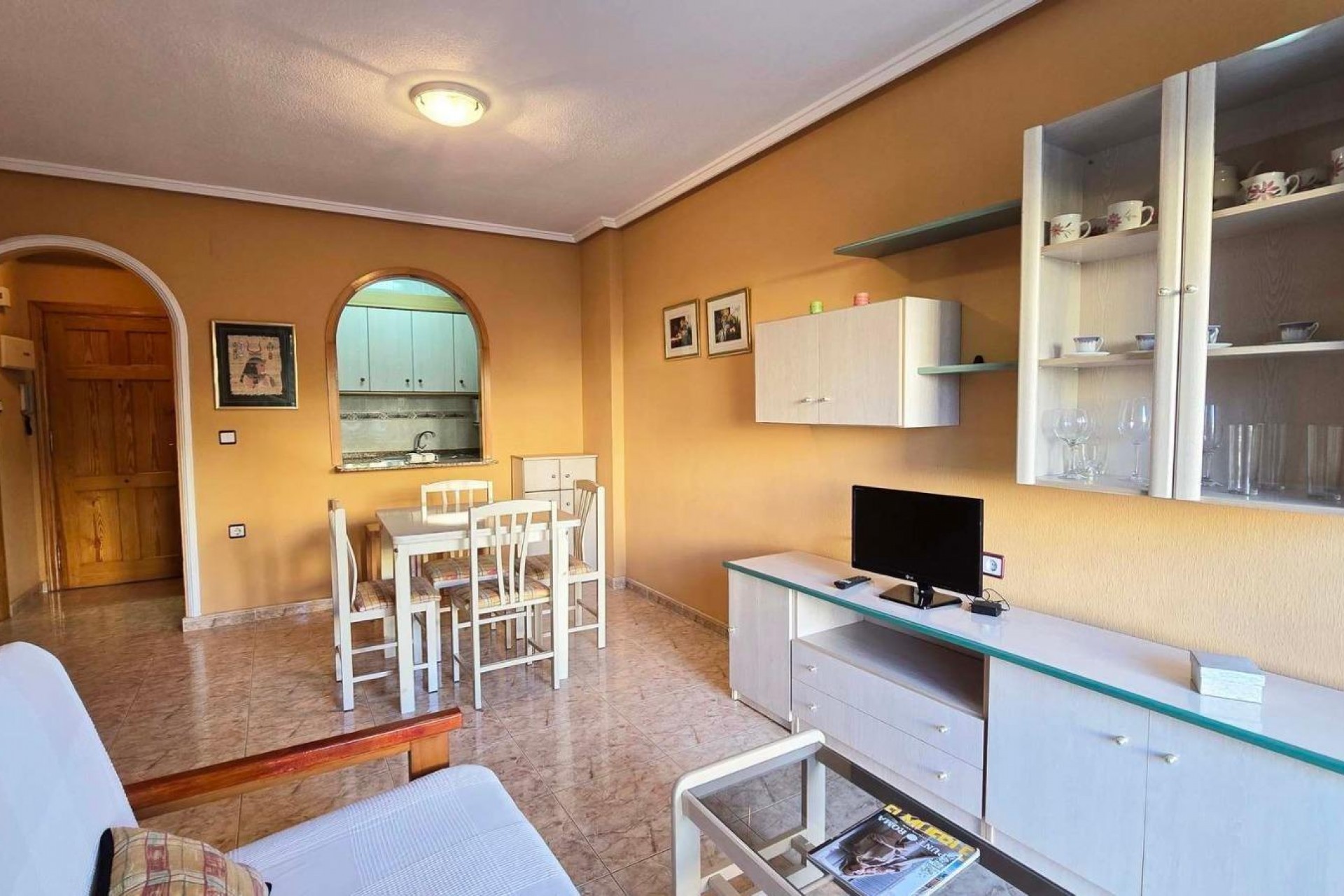 Resale - Apartment / flat -
Torrevieja - Centro