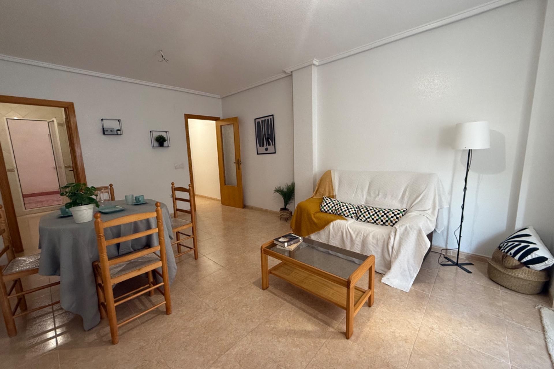 Resale - Apartment / flat -
Torrevieja - Centro