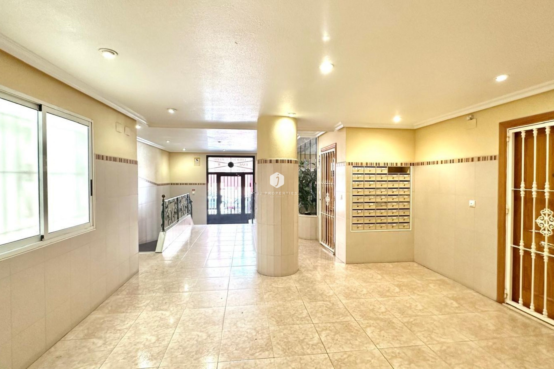 Resale - Apartment / flat -
Torrevieja - Centro