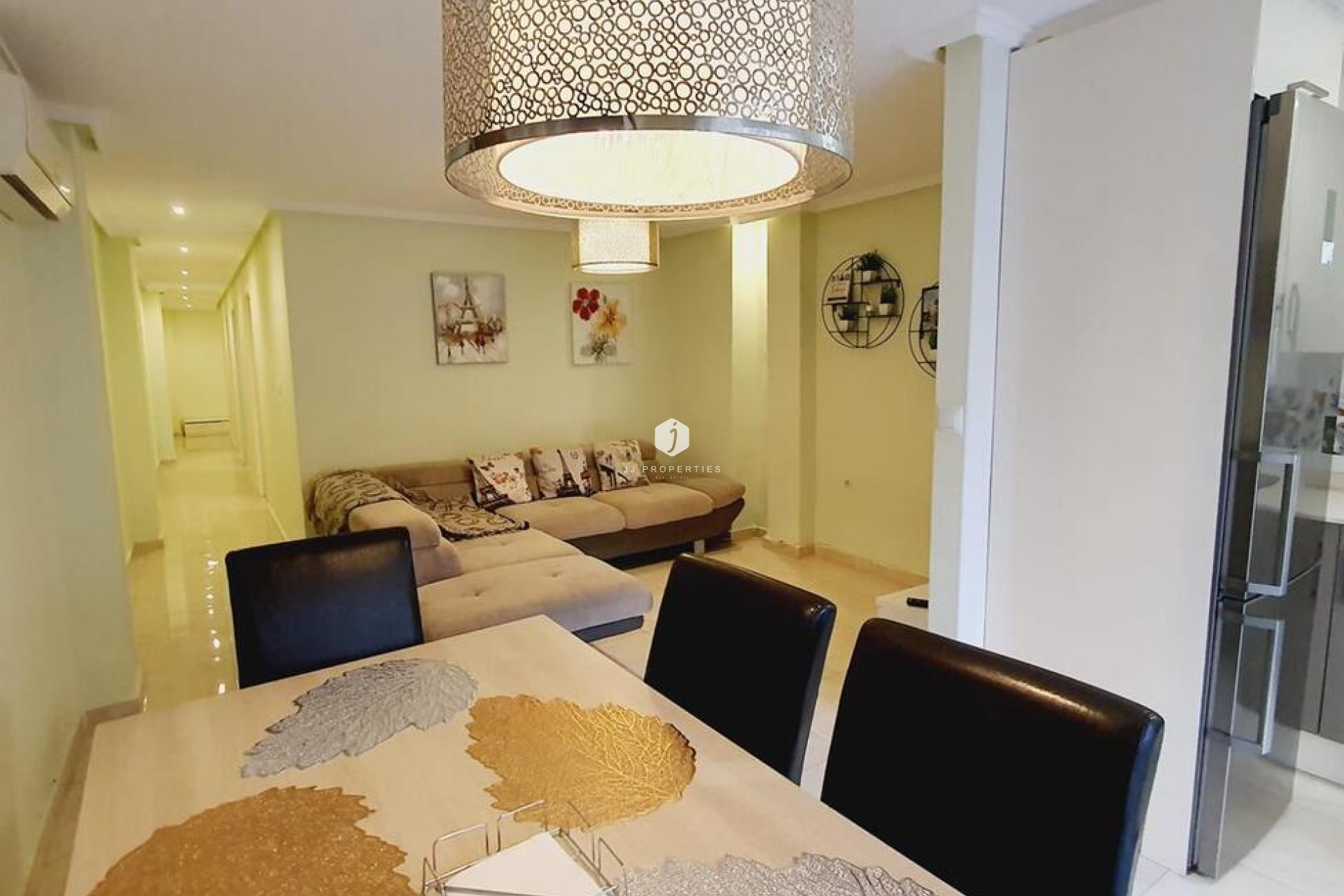 Resale - Apartment / flat -
Torrevieja - Centro